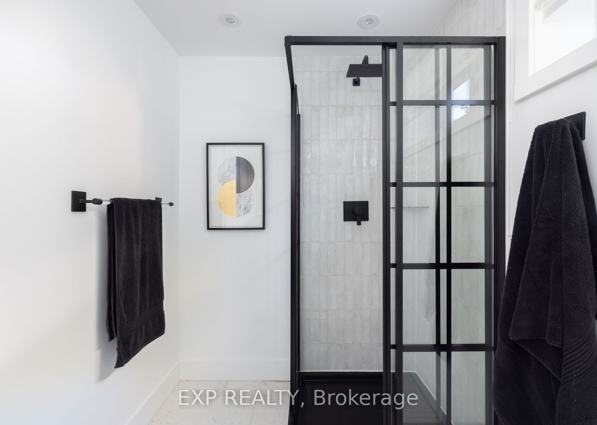 363 Macisaac Dr
