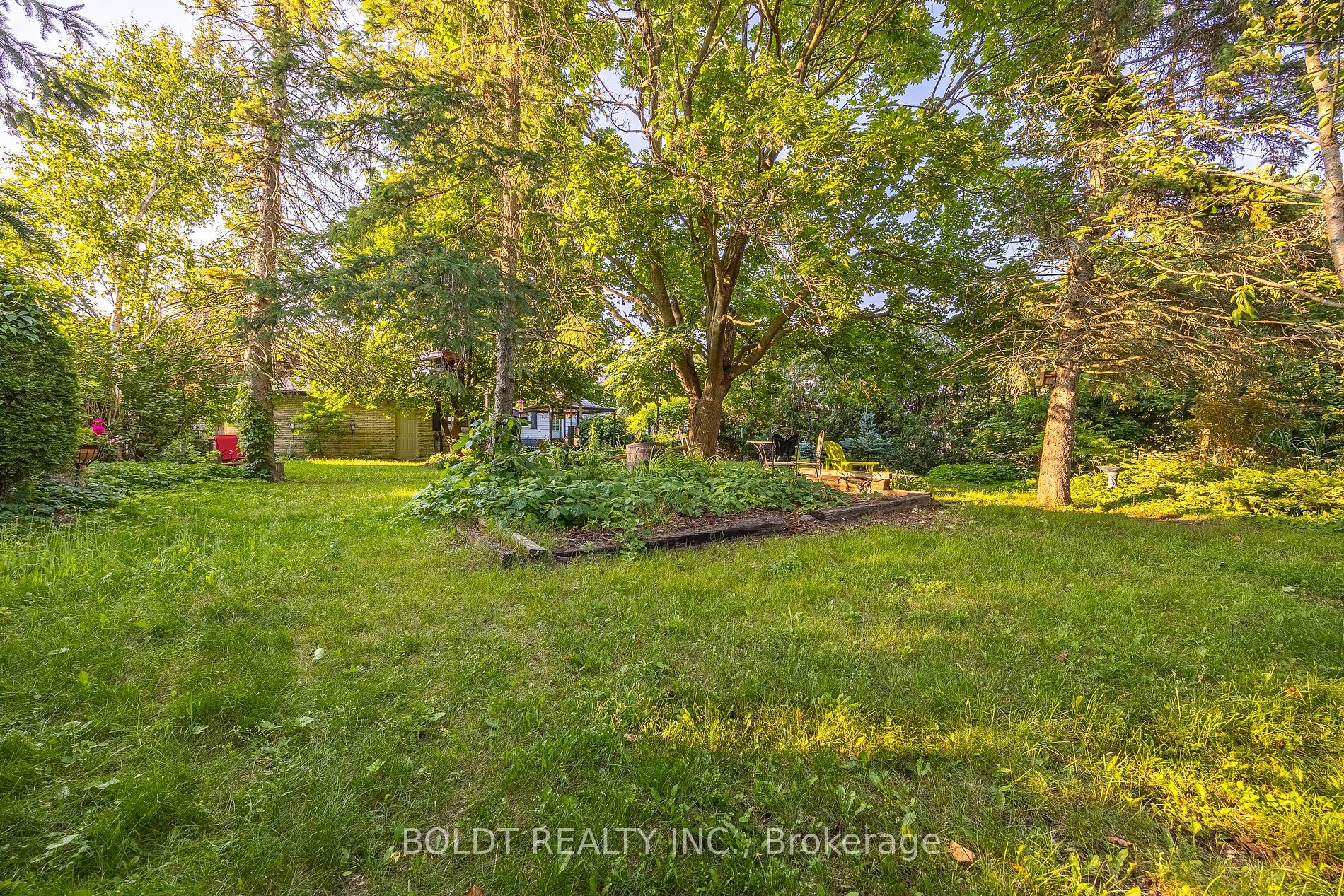 275 Pine Dr