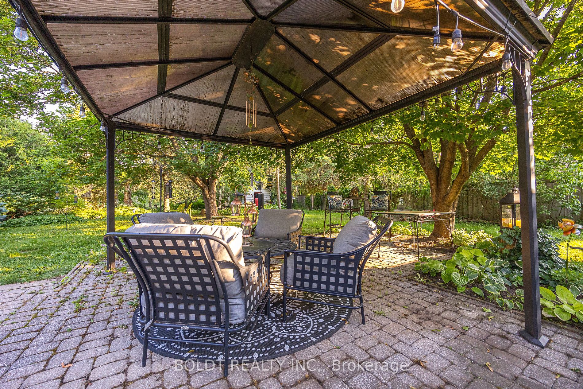 275 Pine Dr