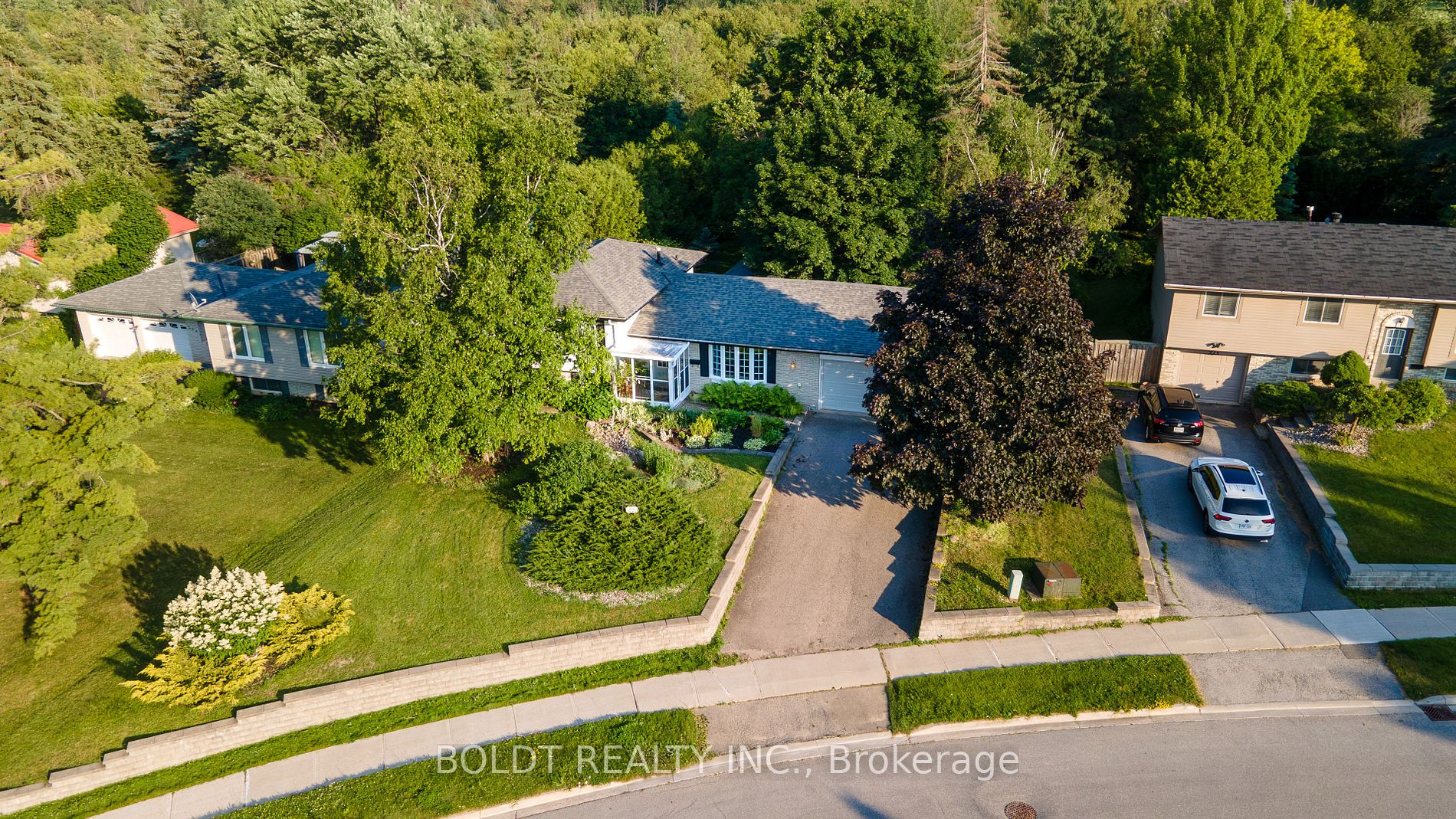 275 Pine Dr