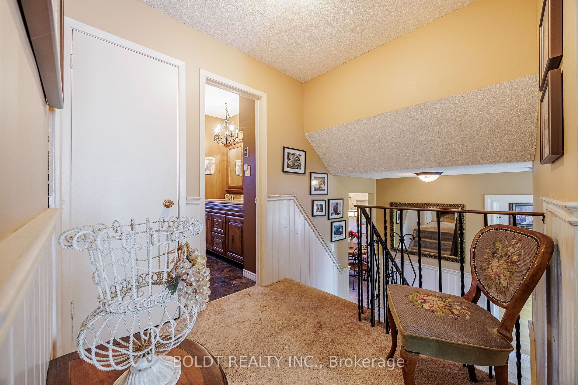 275 Pine Dr