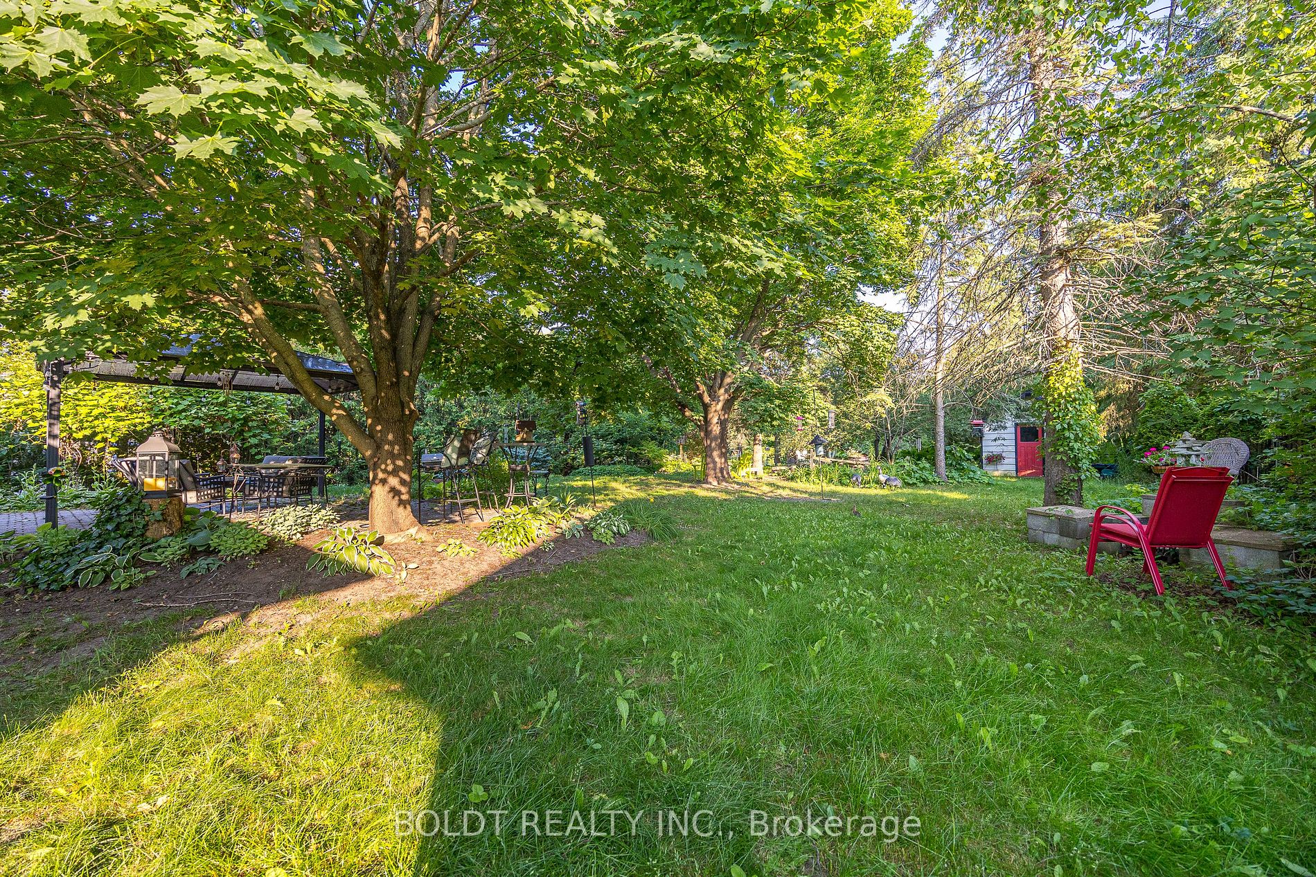 275 Pine Dr