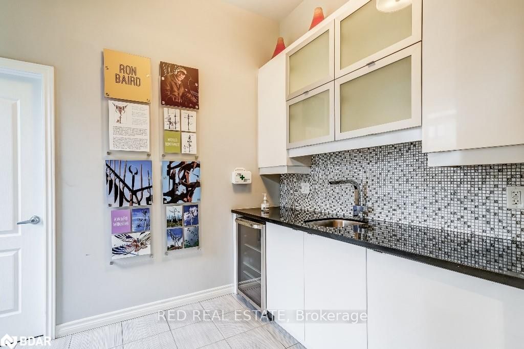 720 Yonge St, #212
