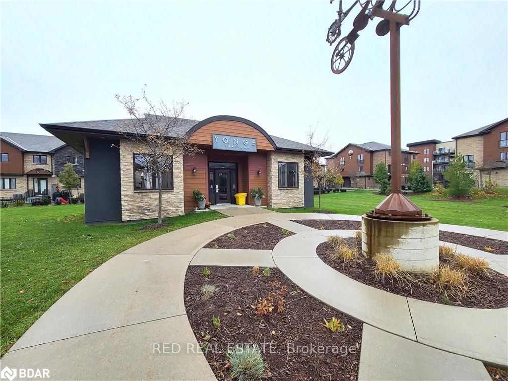 720 Yonge St, #212