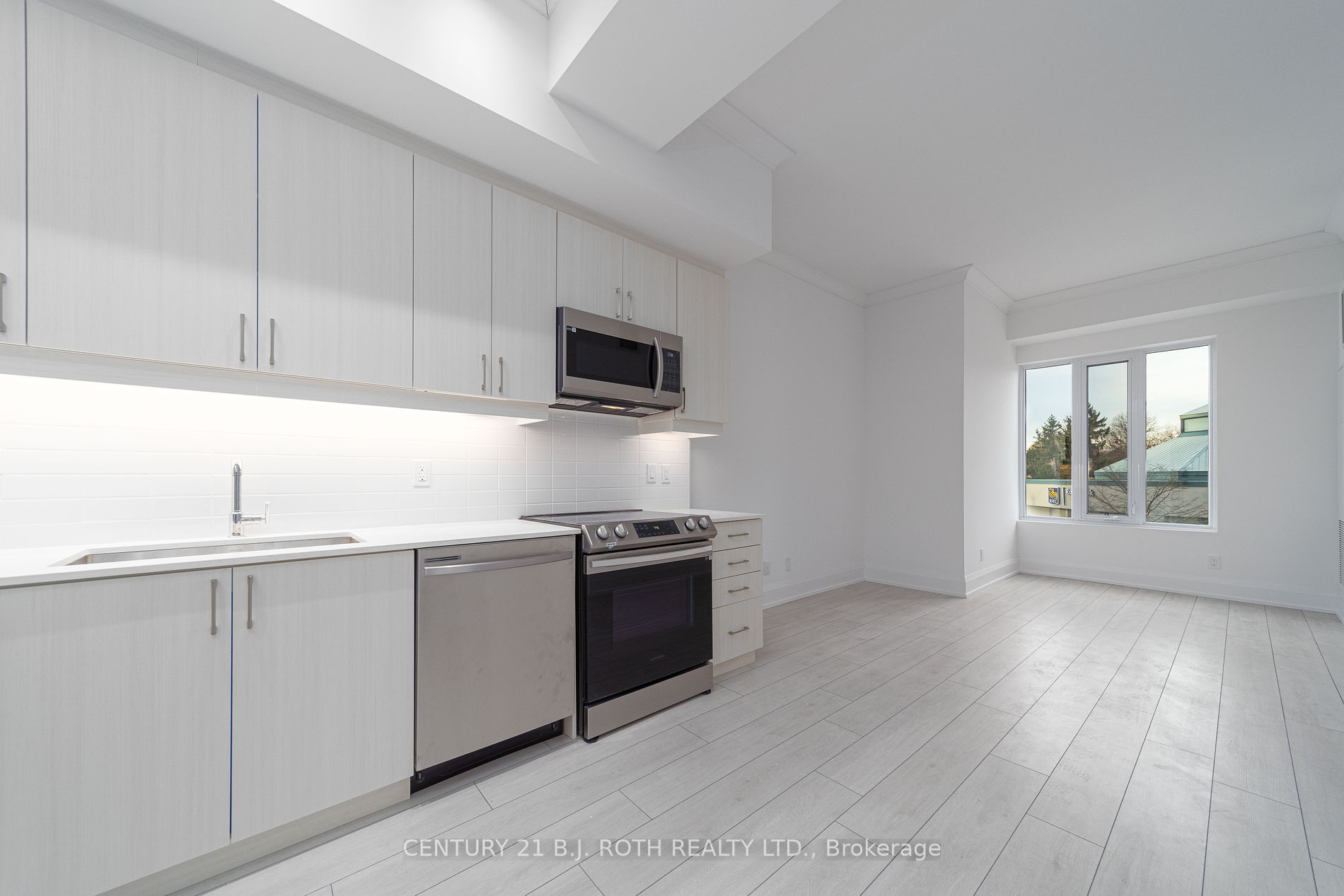1 HUME Street, #220