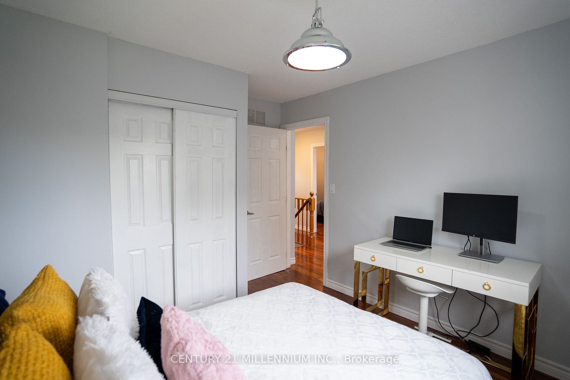 9 Whitehorn Crescent