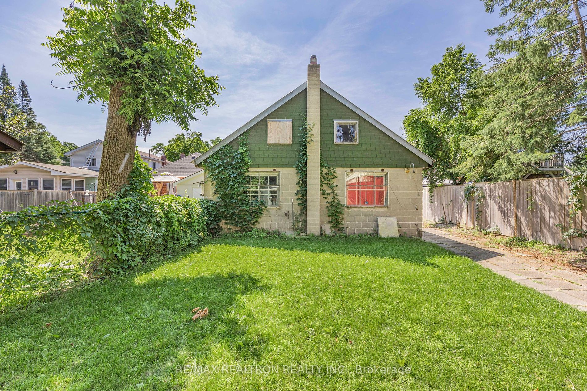 72 Henry St