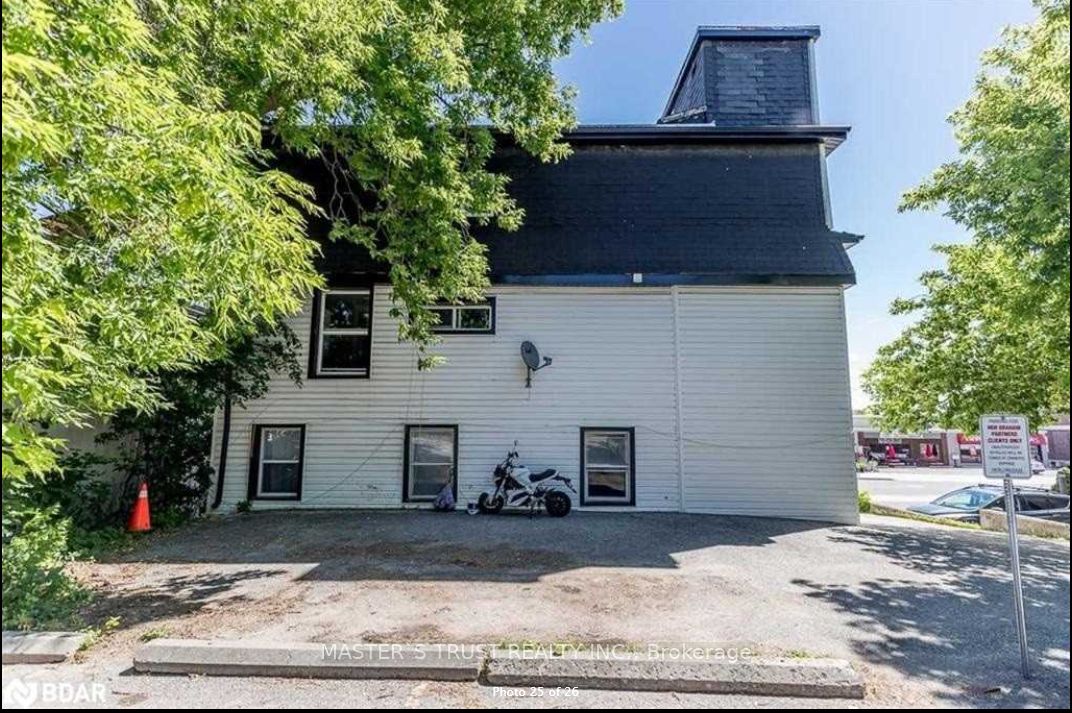 27 Front St N, #102