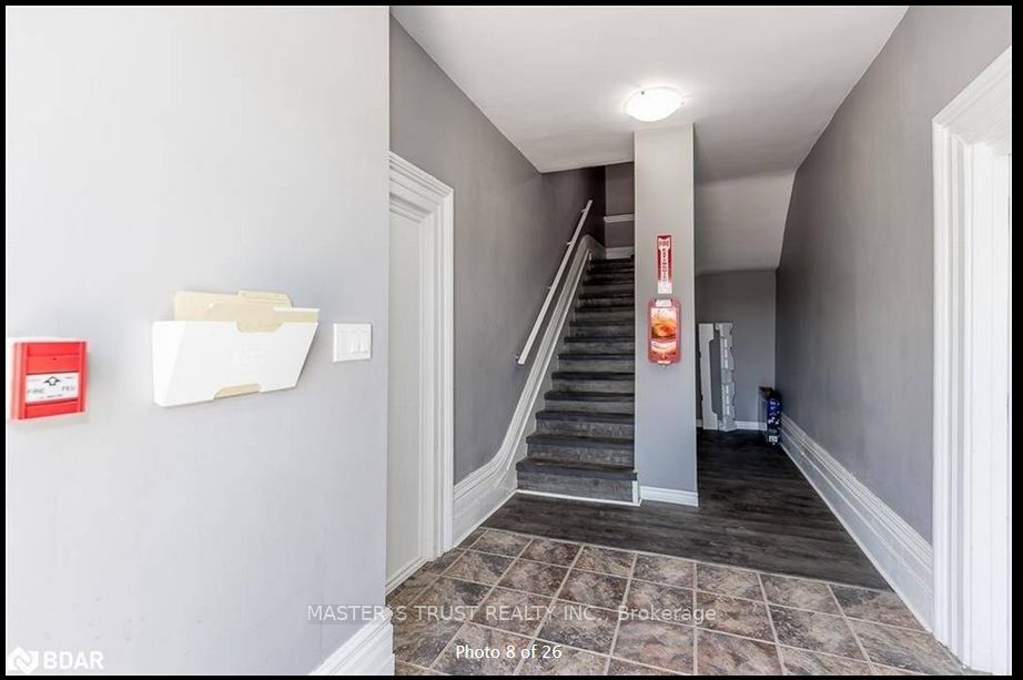 27 Front St N, #102