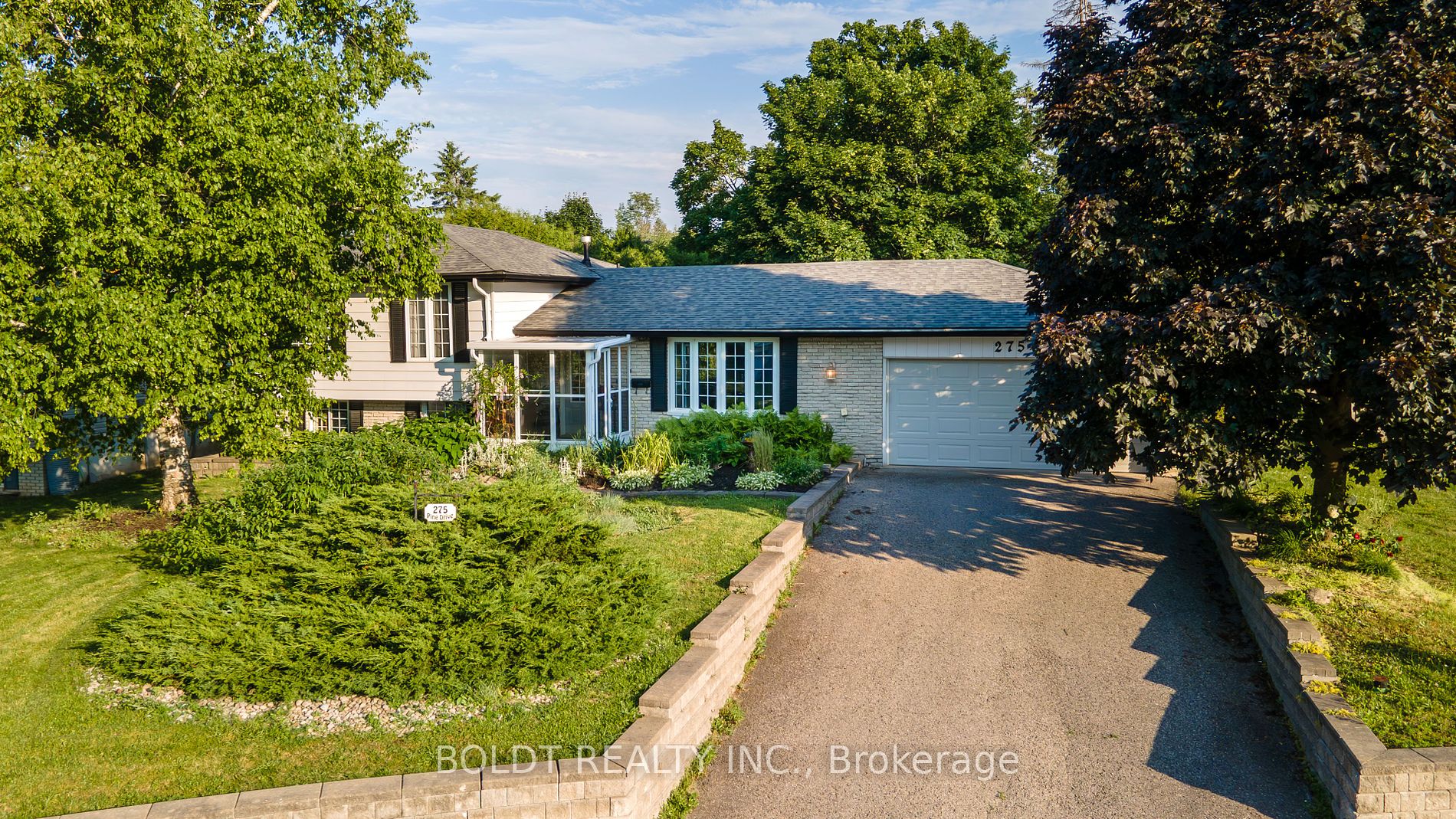 275 Pine Dr