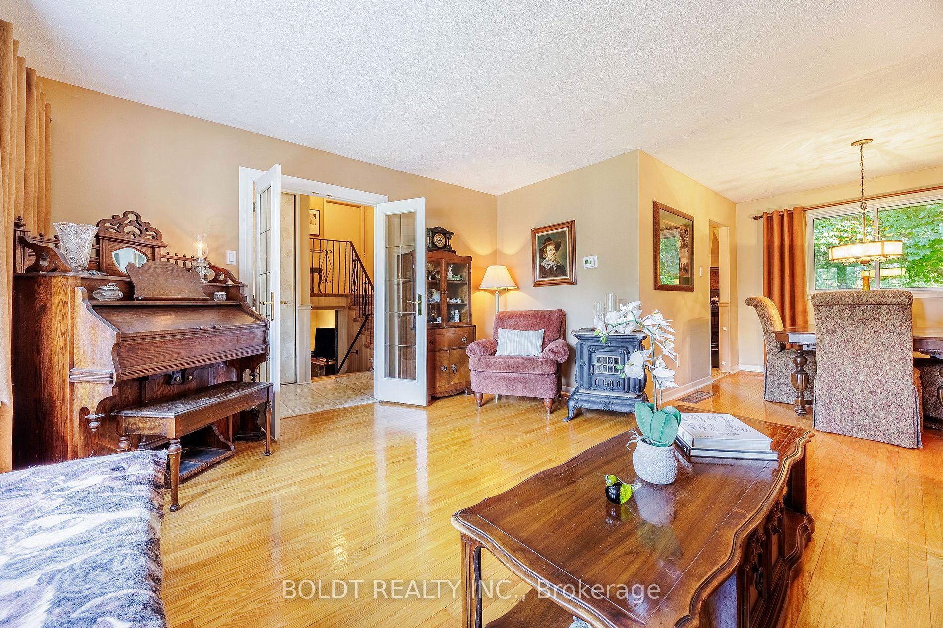 275 Pine Dr