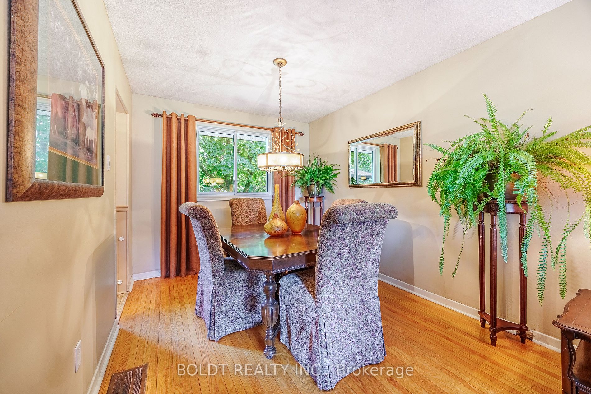 275 Pine Dr