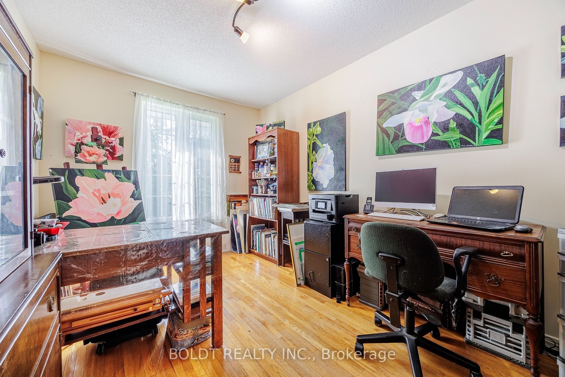 275 Pine Dr
