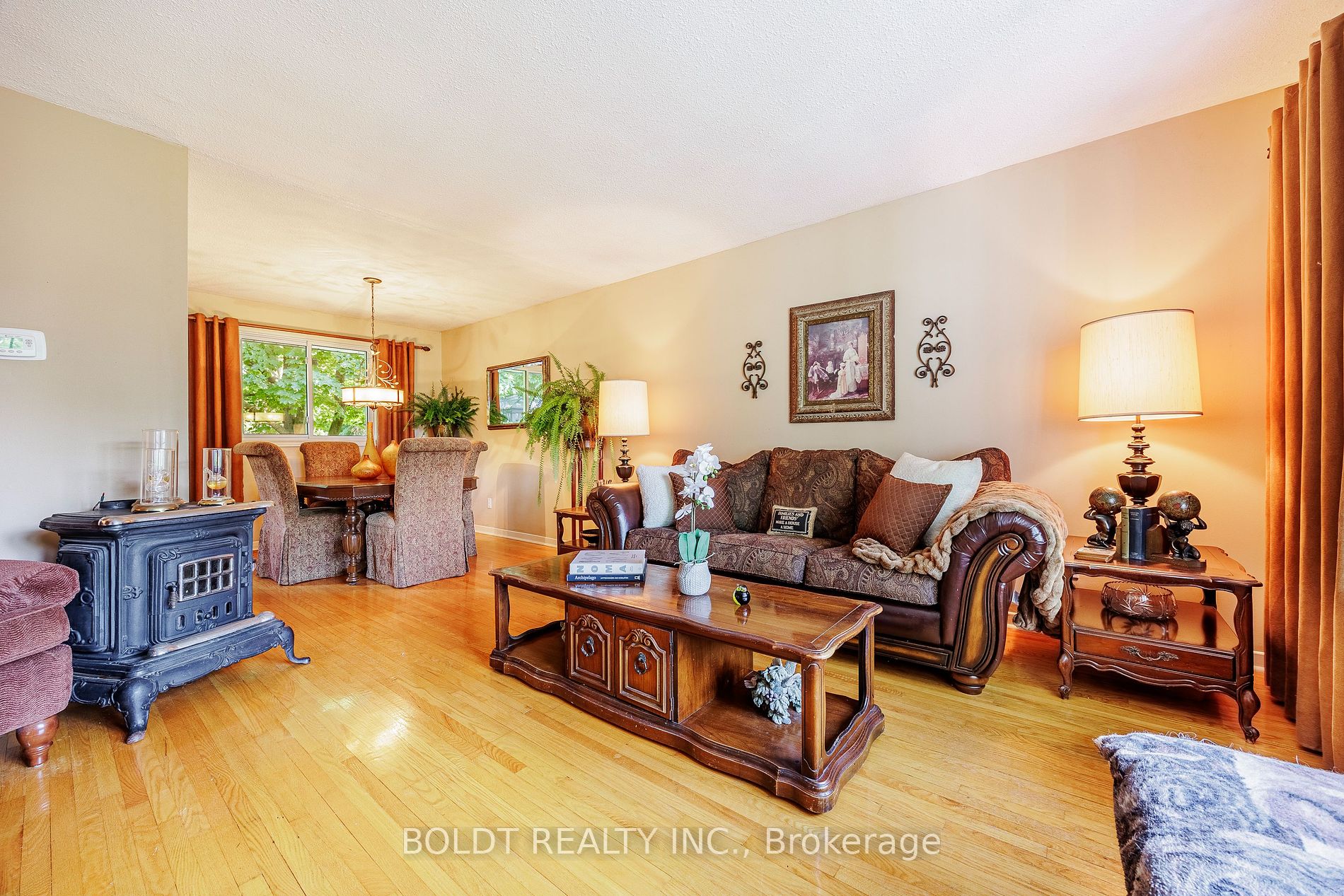 275 Pine Dr