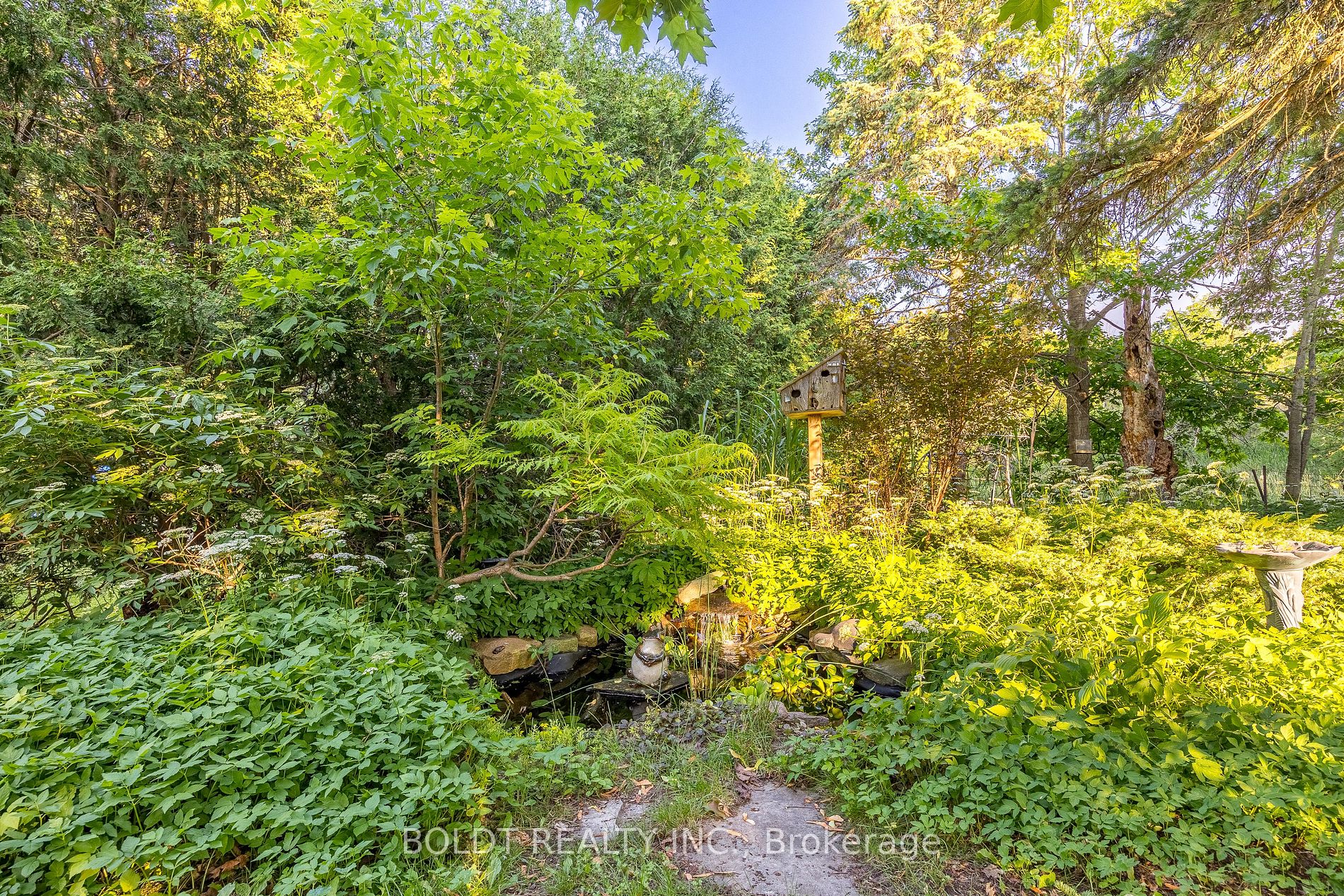 275 Pine Dr