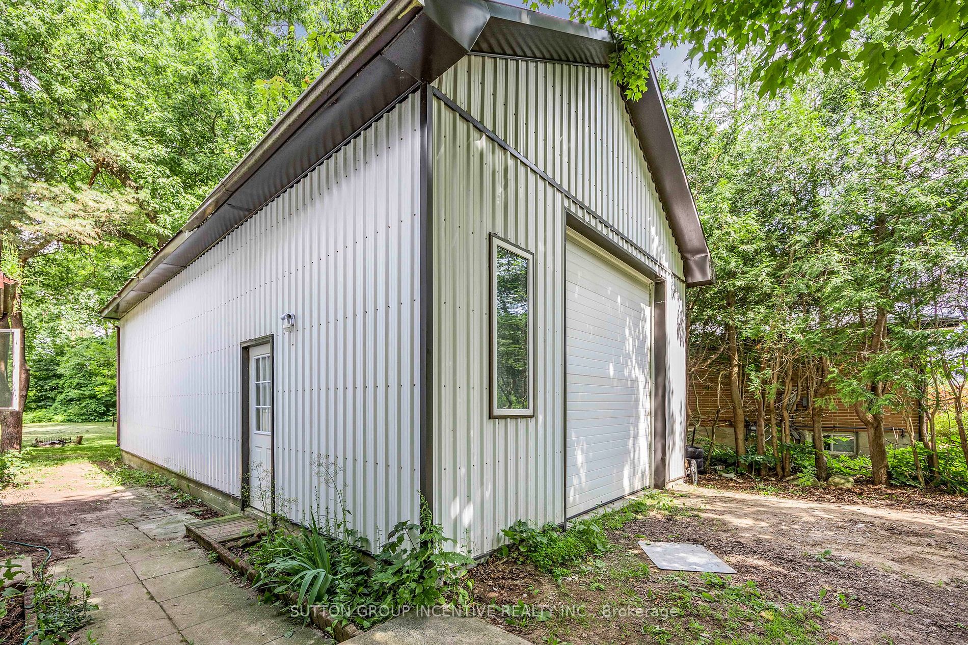 1213 Bayfield Street N