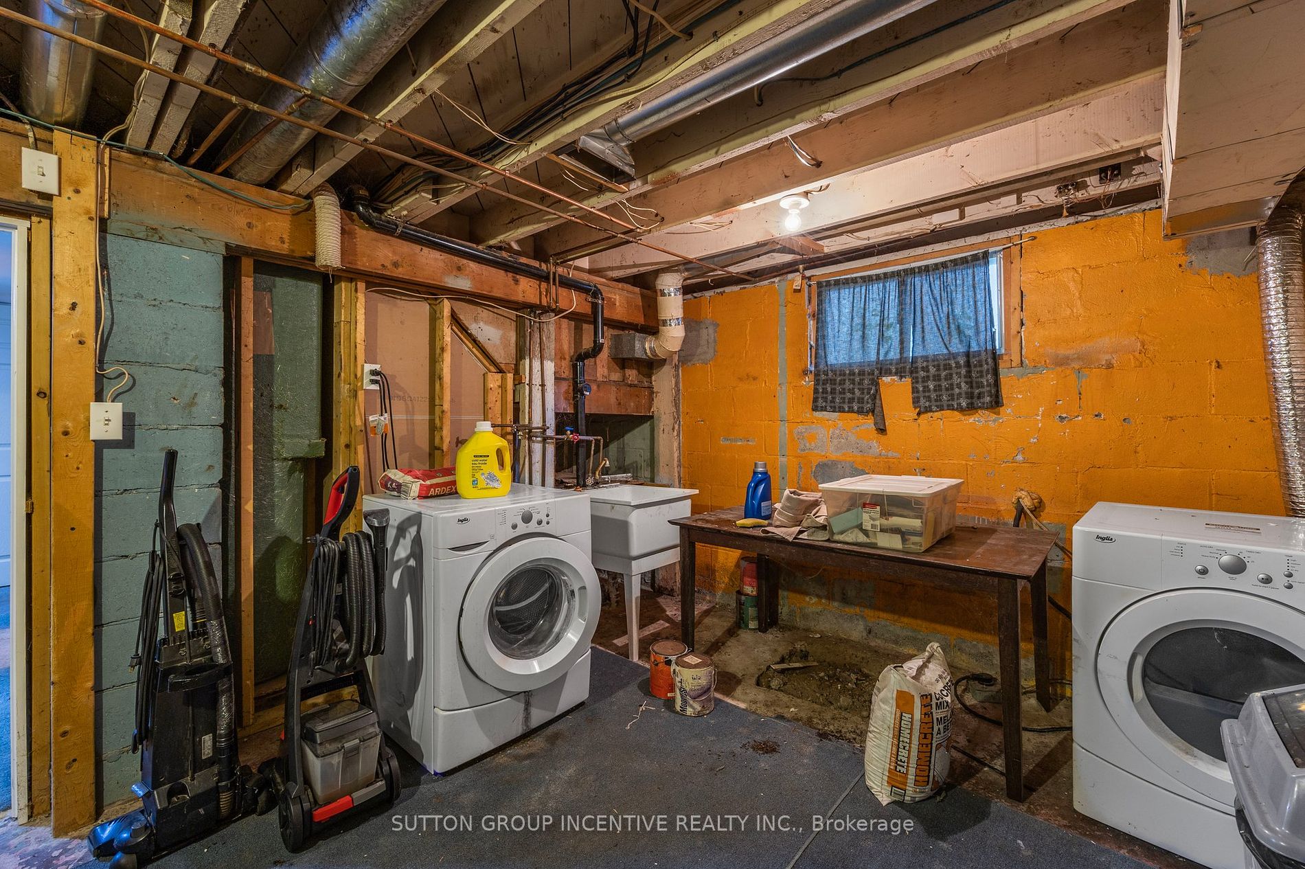 1213 Bayfield Street N