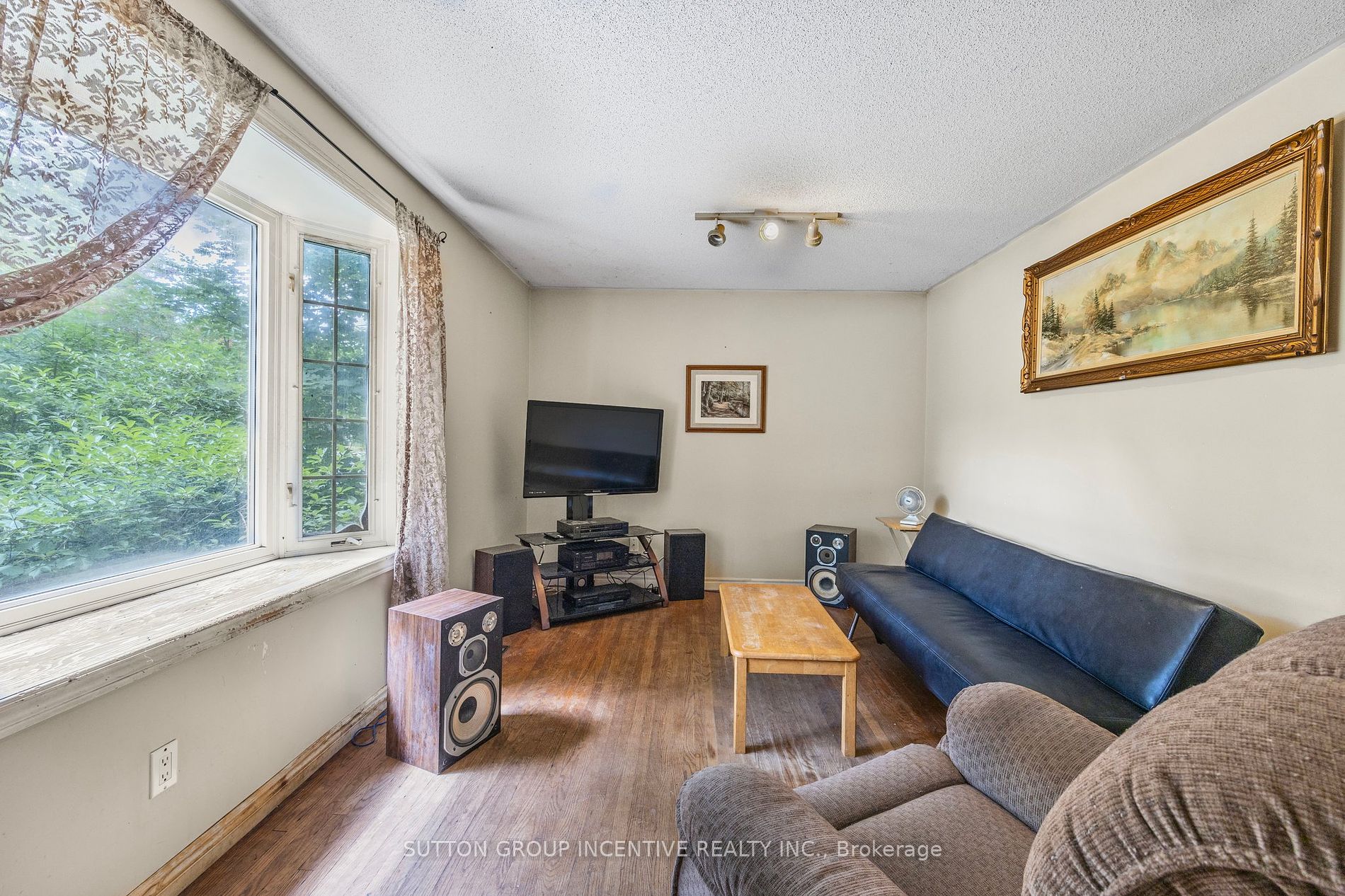 1213 Bayfield Street N