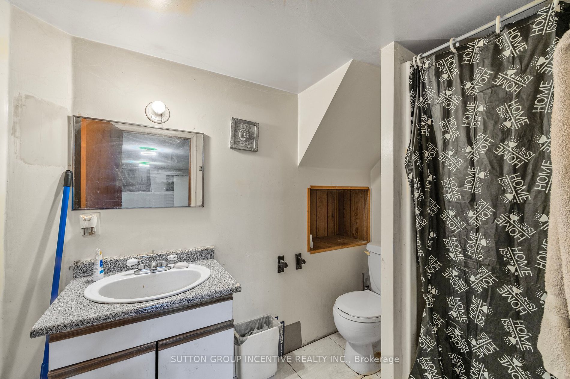 1213 Bayfield Street N