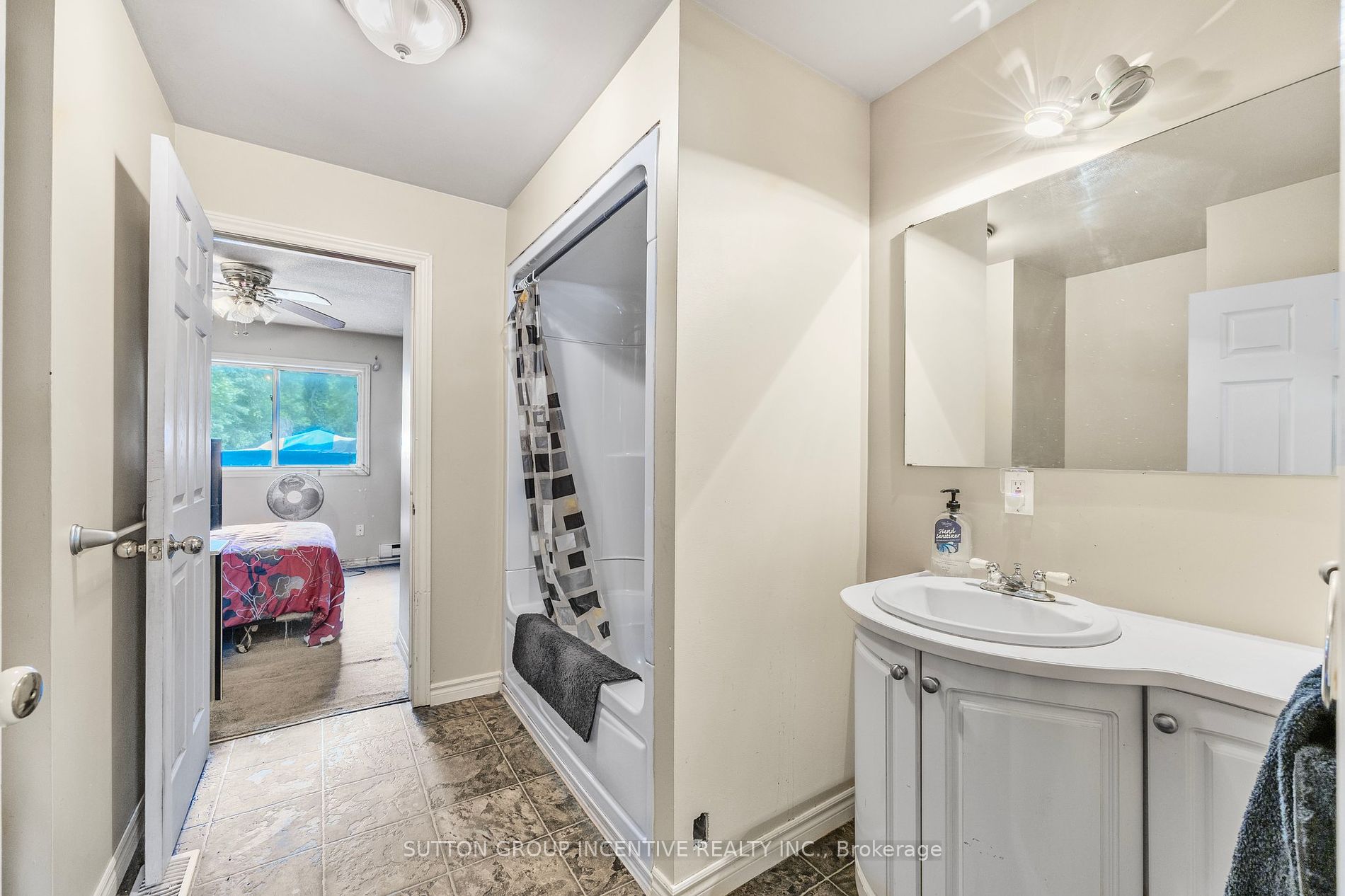 1213 Bayfield Street N