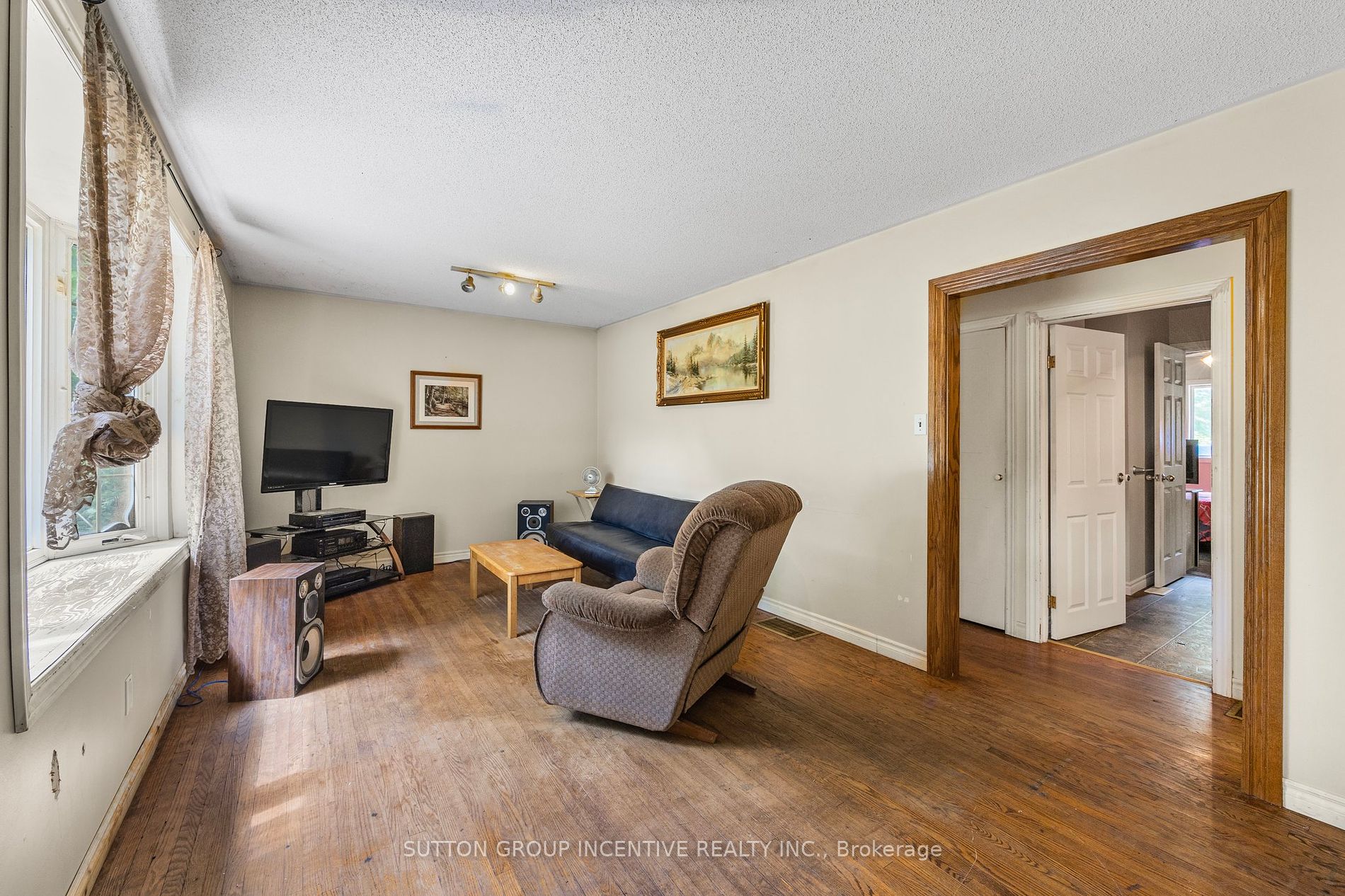 1213 Bayfield Street N