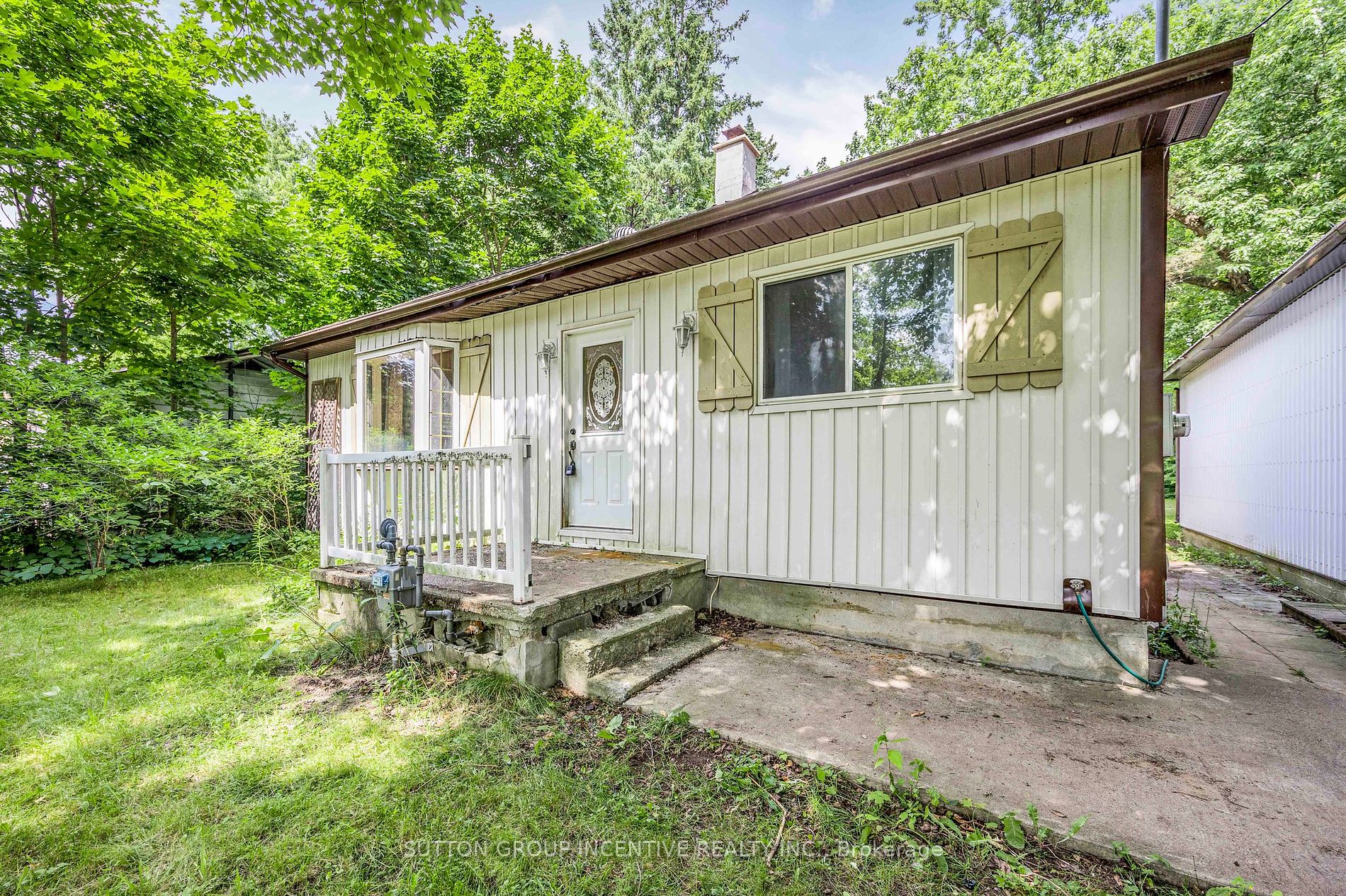 1213 Bayfield Street N