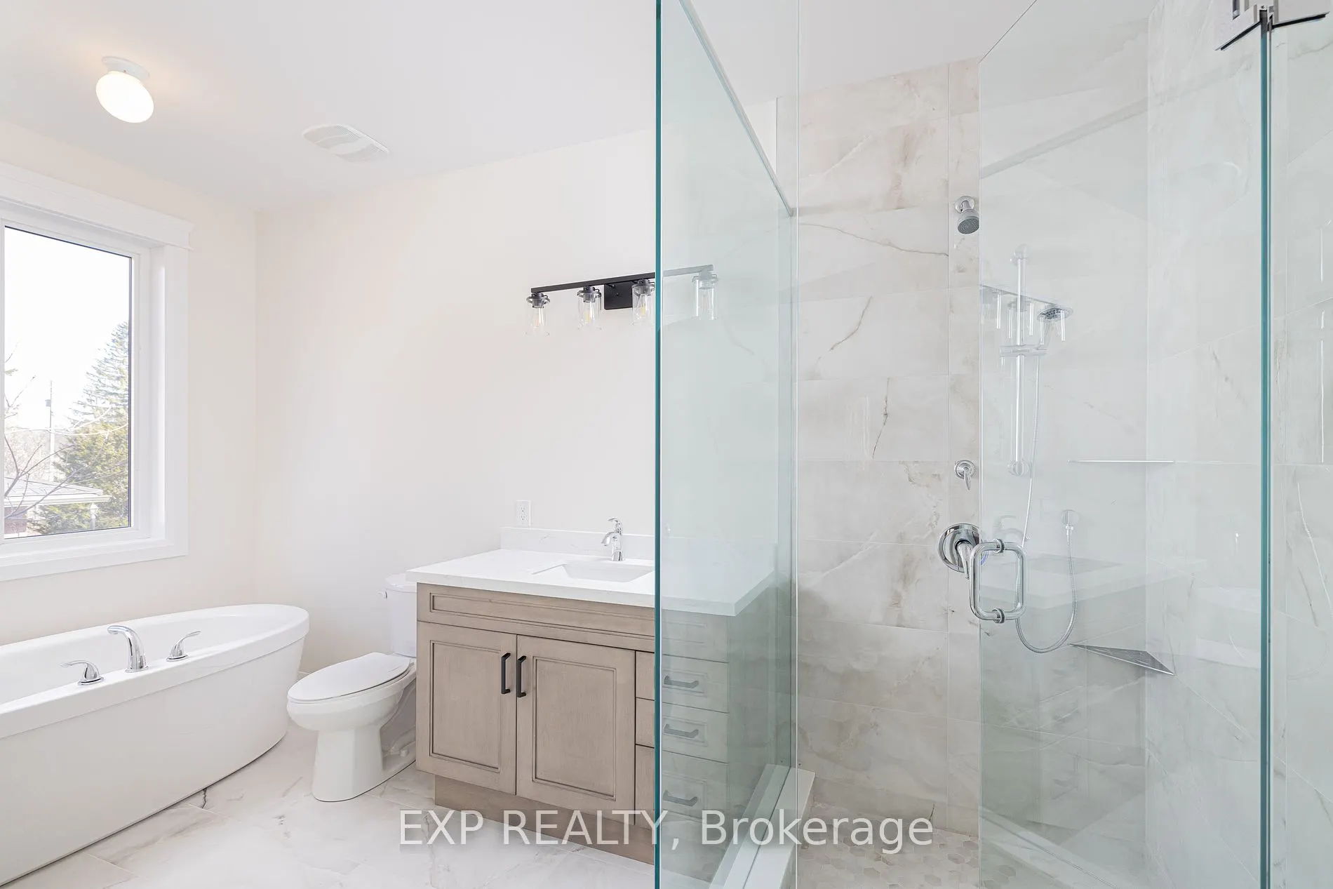 8 Alexander St