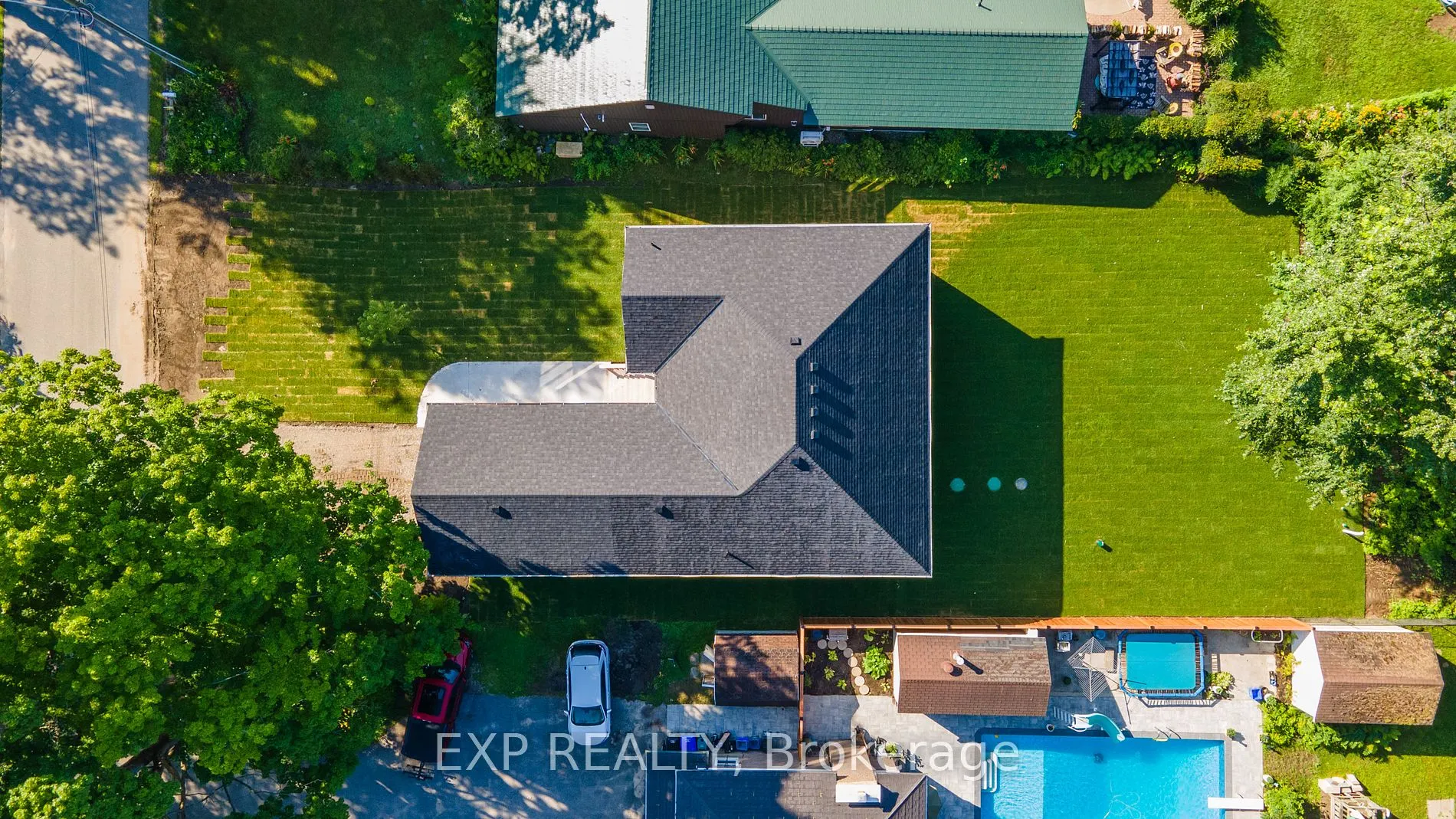 8 Alexander St