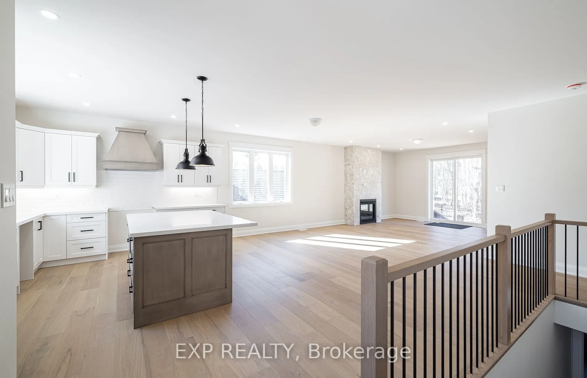 8 Alexander St