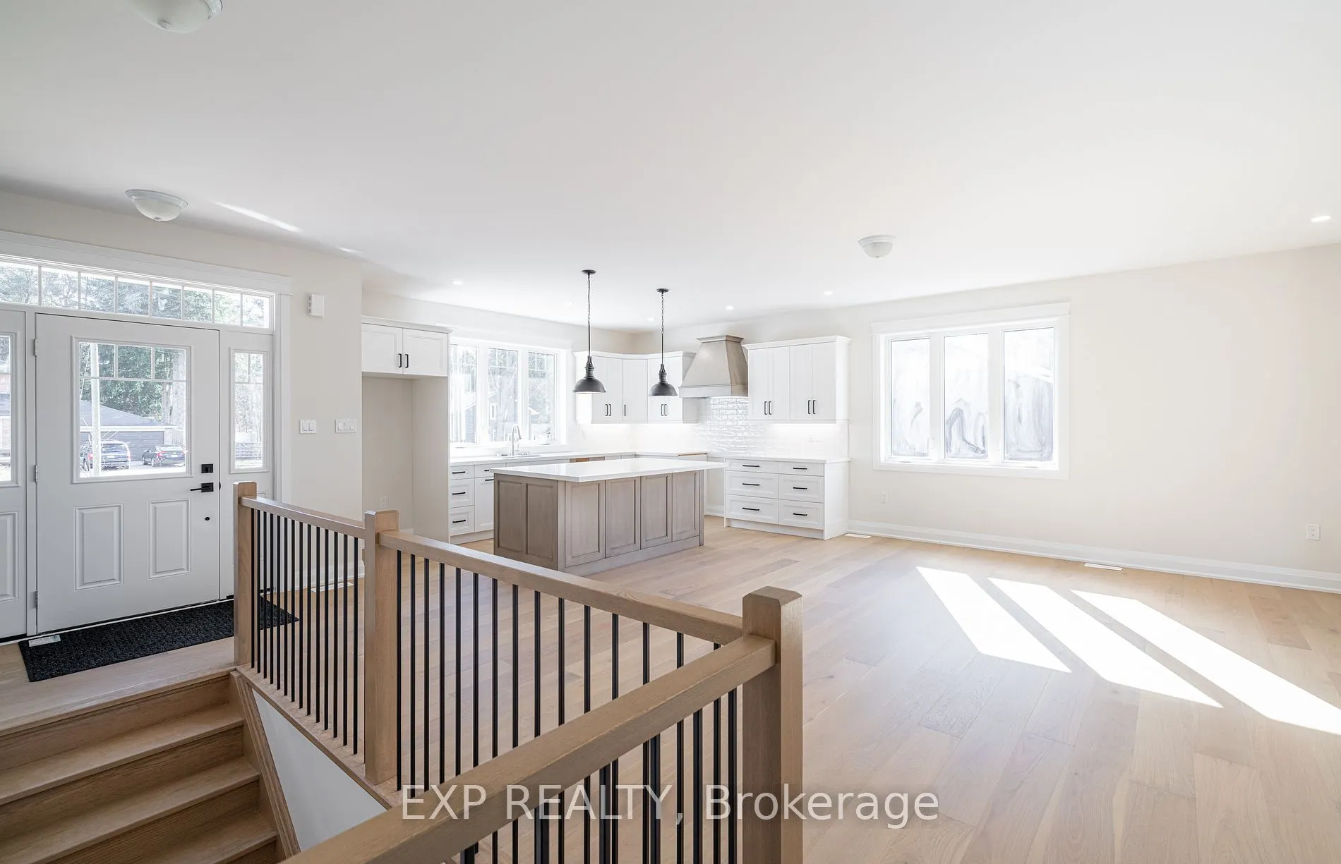 8 Alexander St
