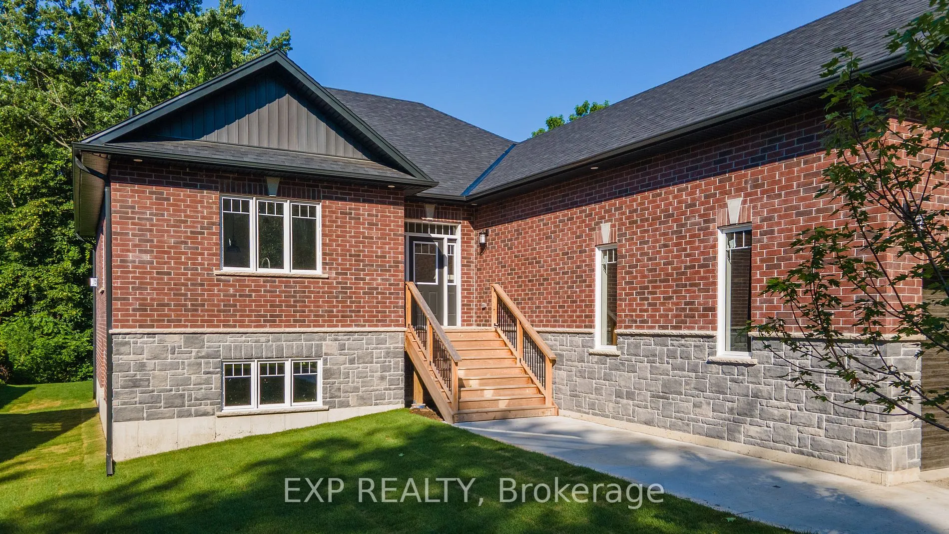 8 Alexander St