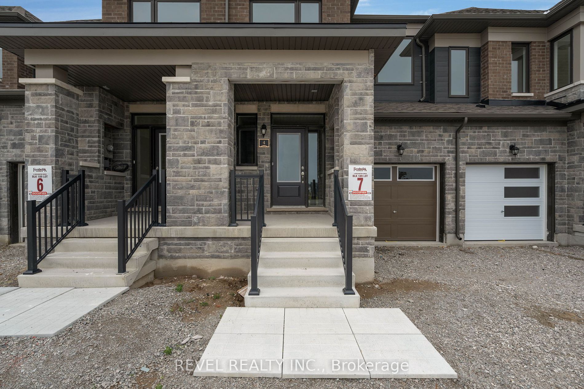 4 ROCHESTER Drive
