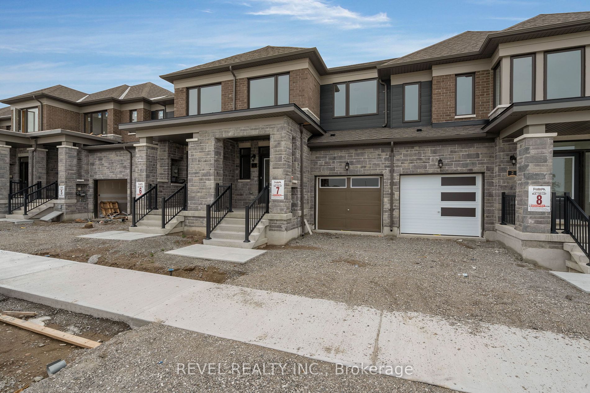 4 ROCHESTER Drive