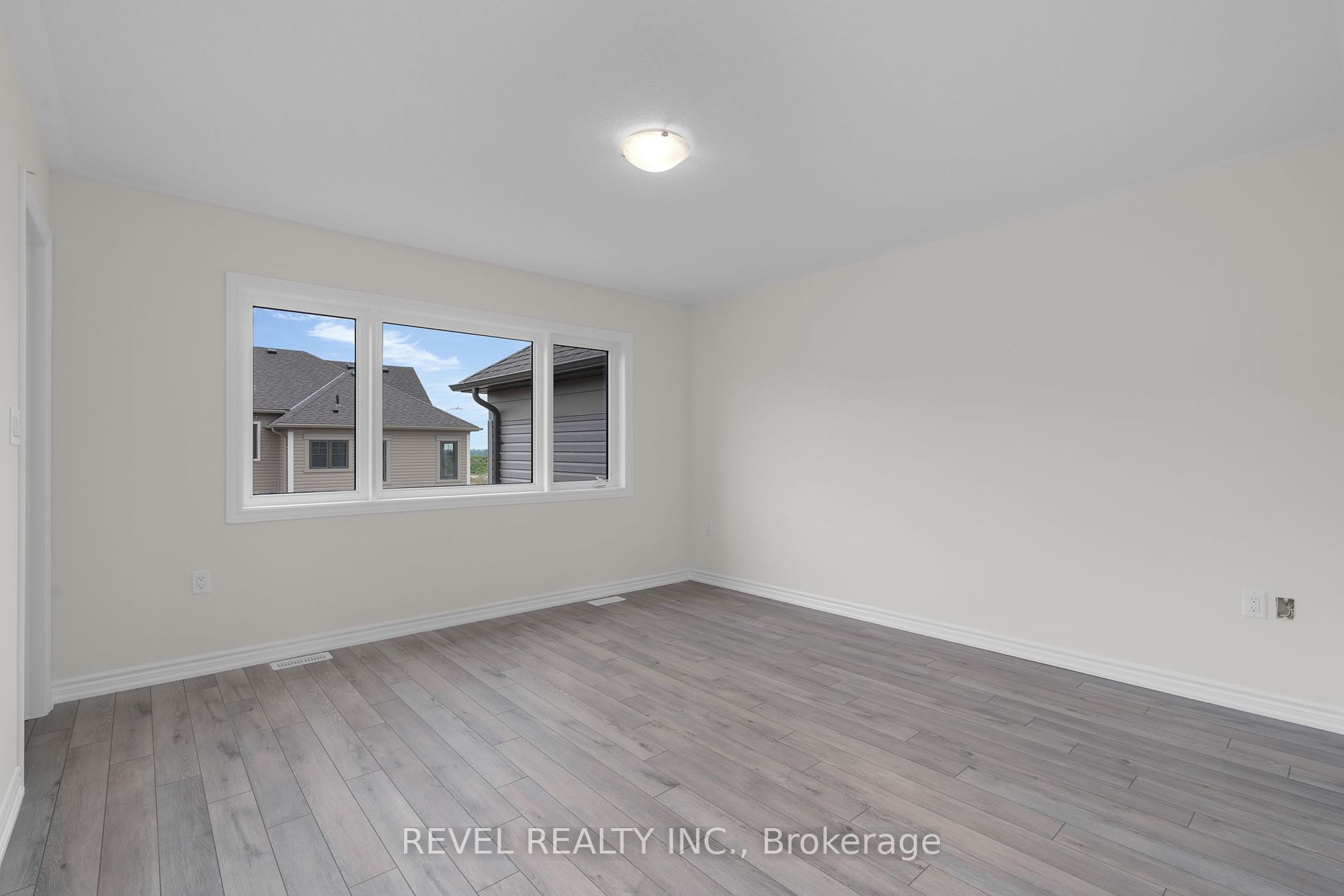 4 ROCHESTER Drive