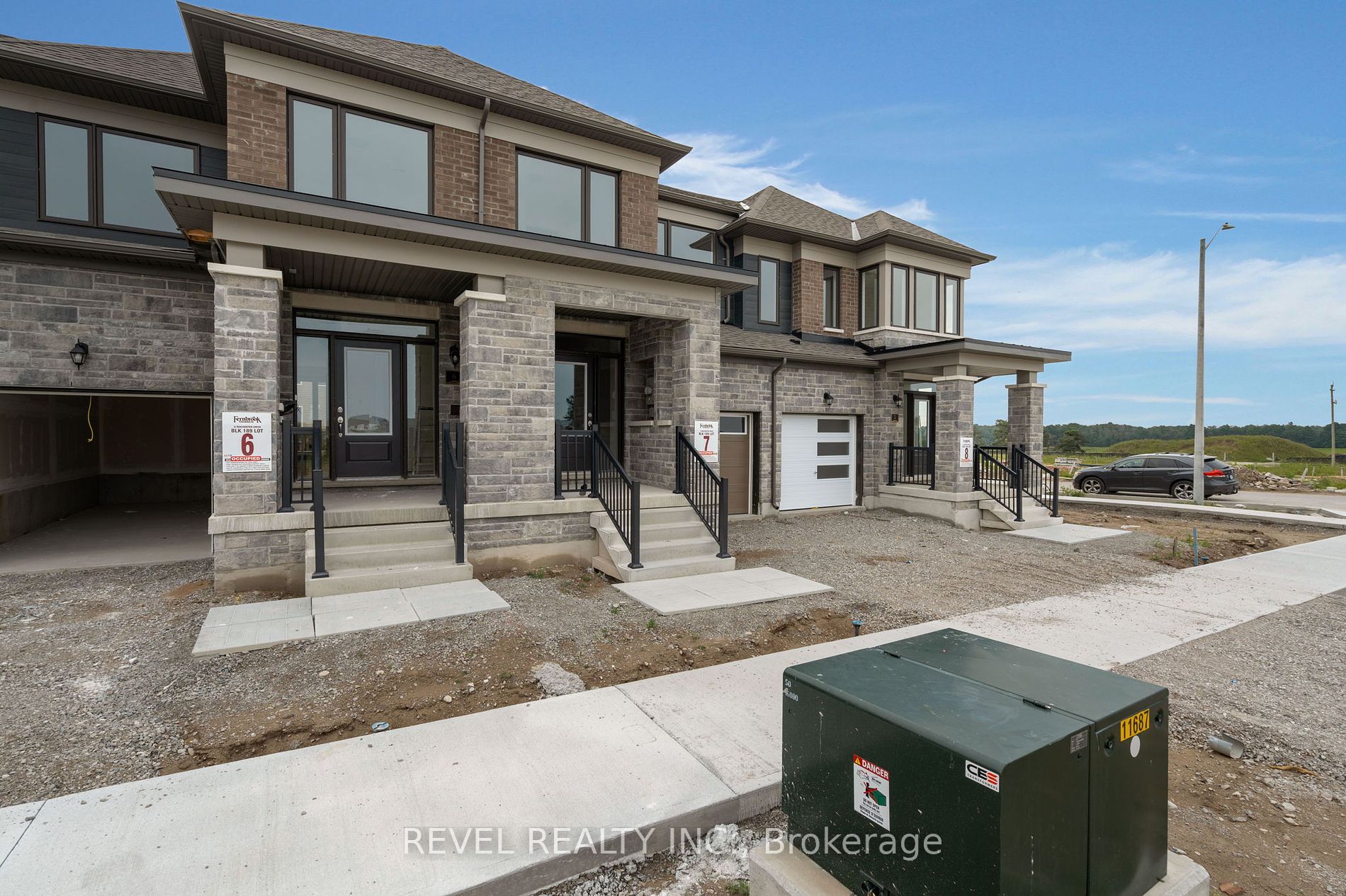 4 ROCHESTER Drive