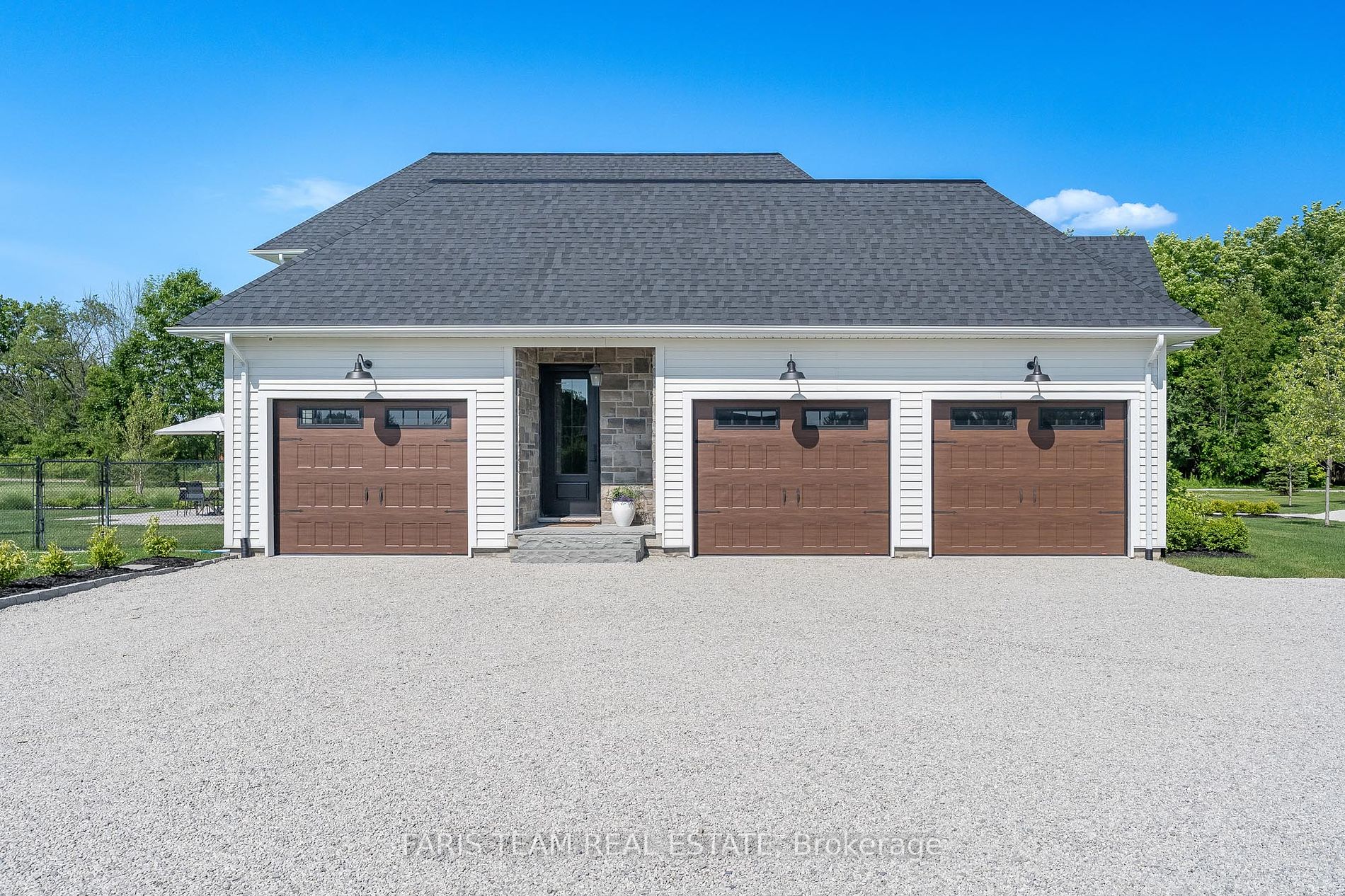 1052 Rainbow Valley Road W