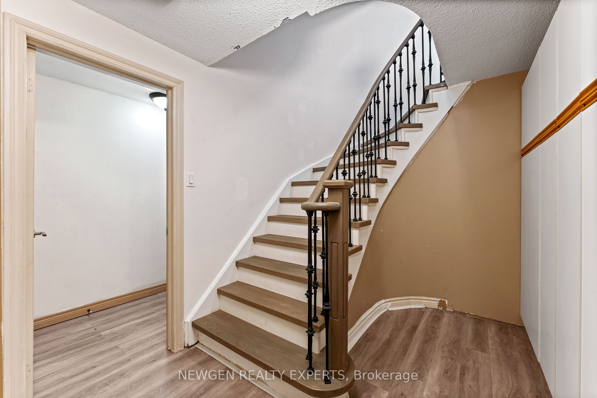 43 Golden Meadow Road