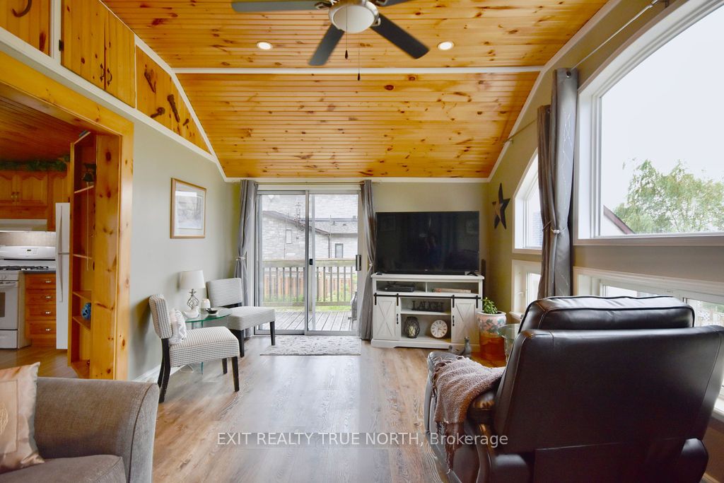 5632 Penetanguishene Rd