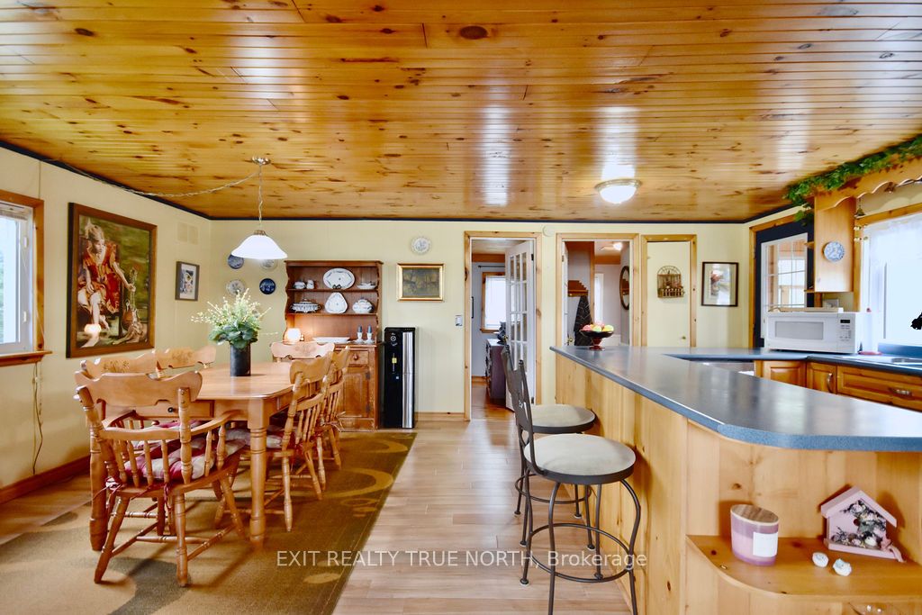 5632 Penetanguishene Rd