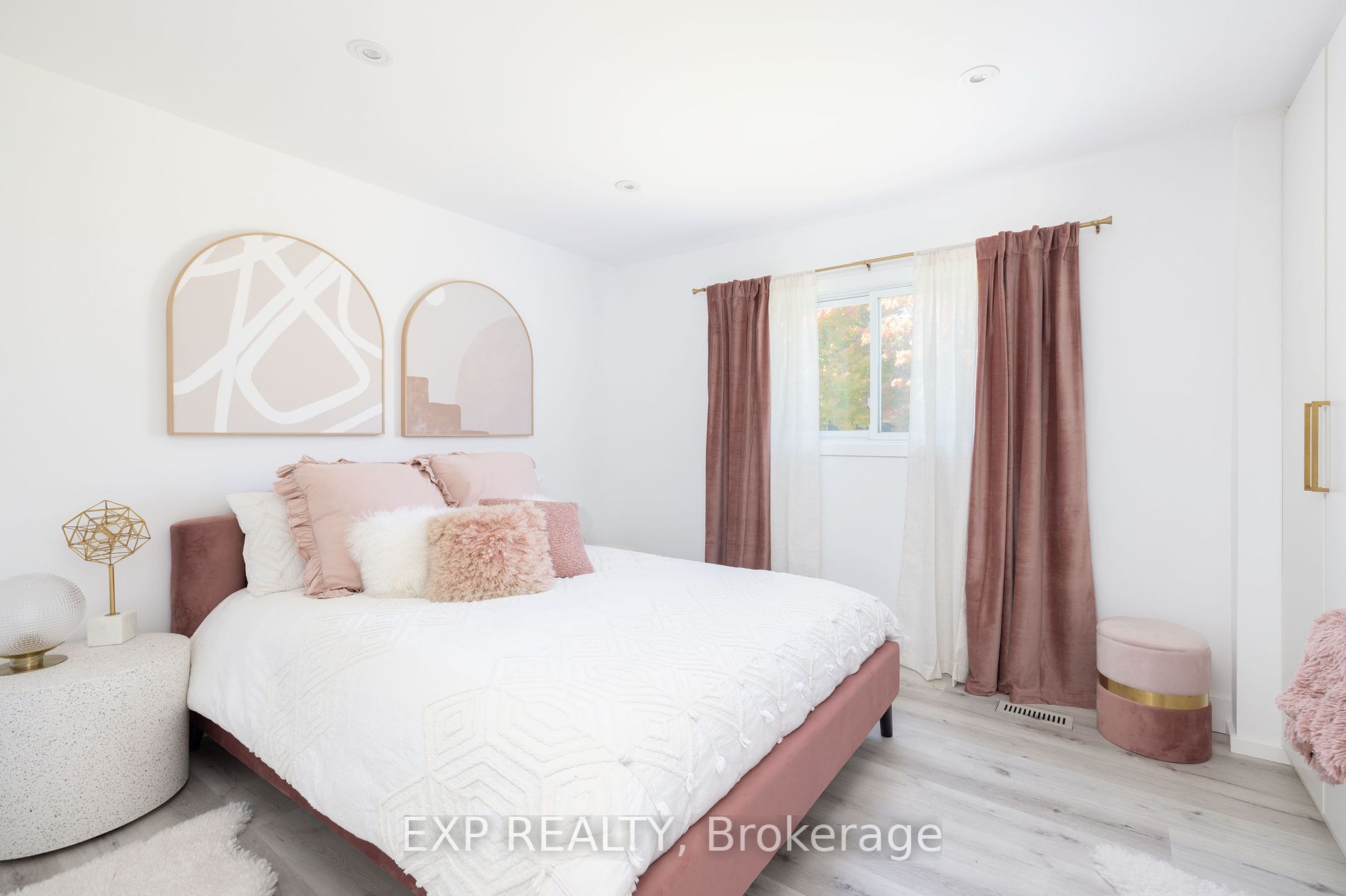363 Macisaac Dr