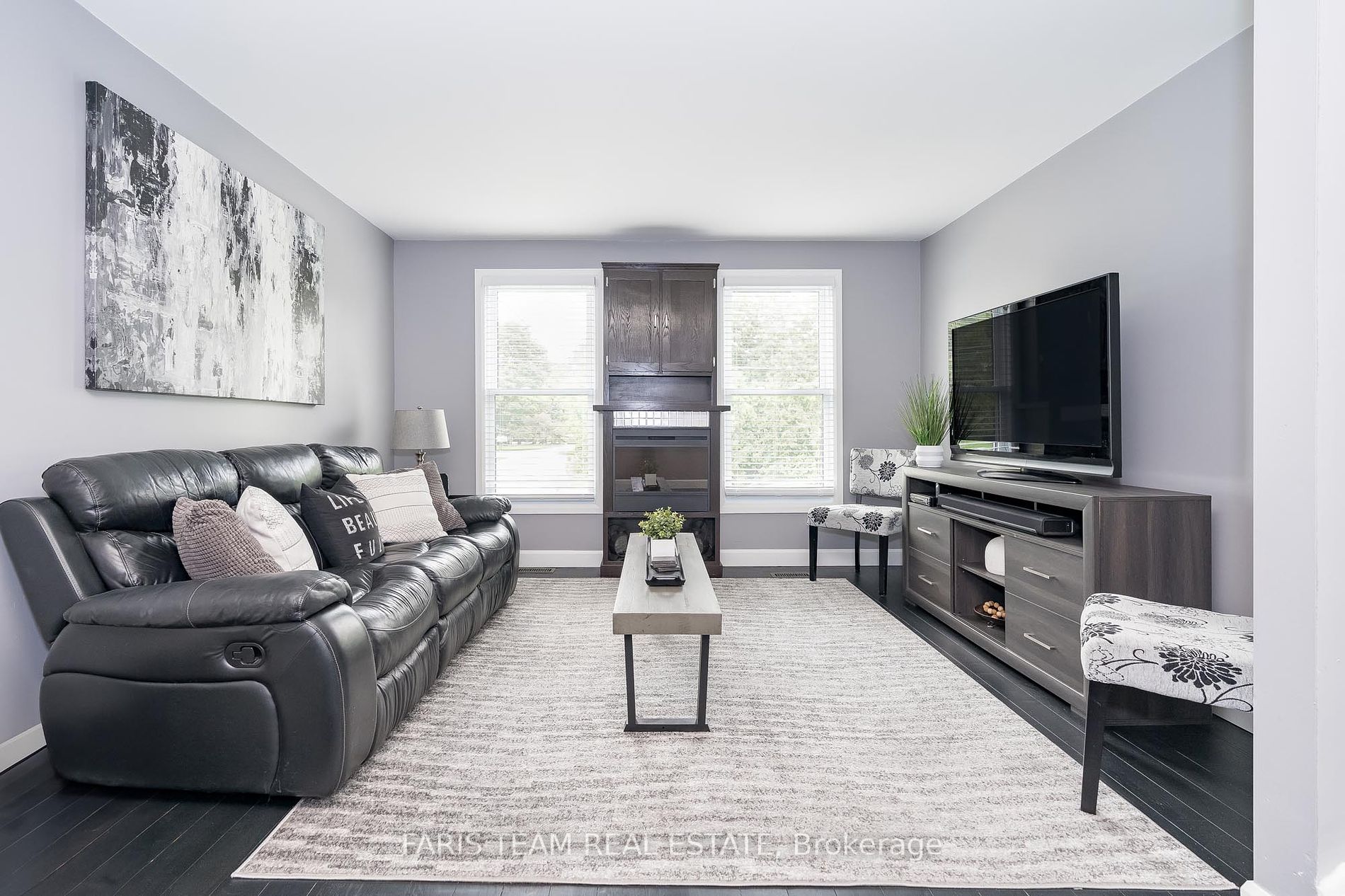 562 Simcoe St