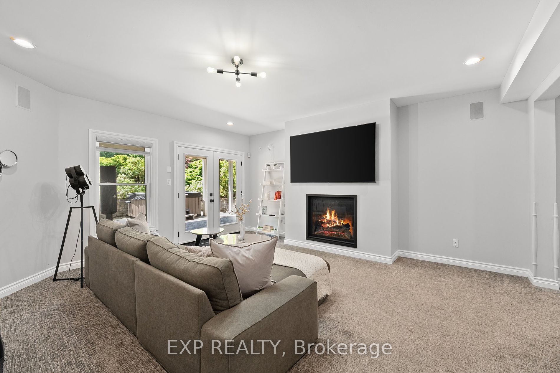 7833 Poplar Side Road