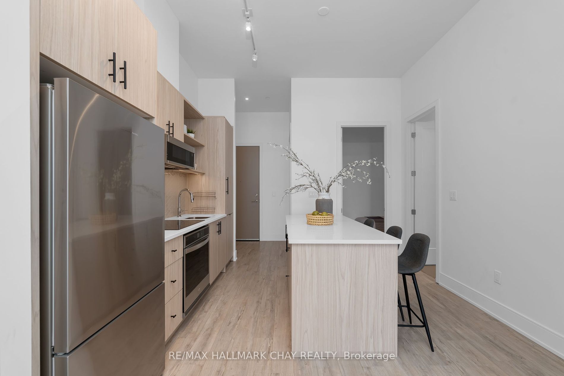 185 Dunlop St E, #105
