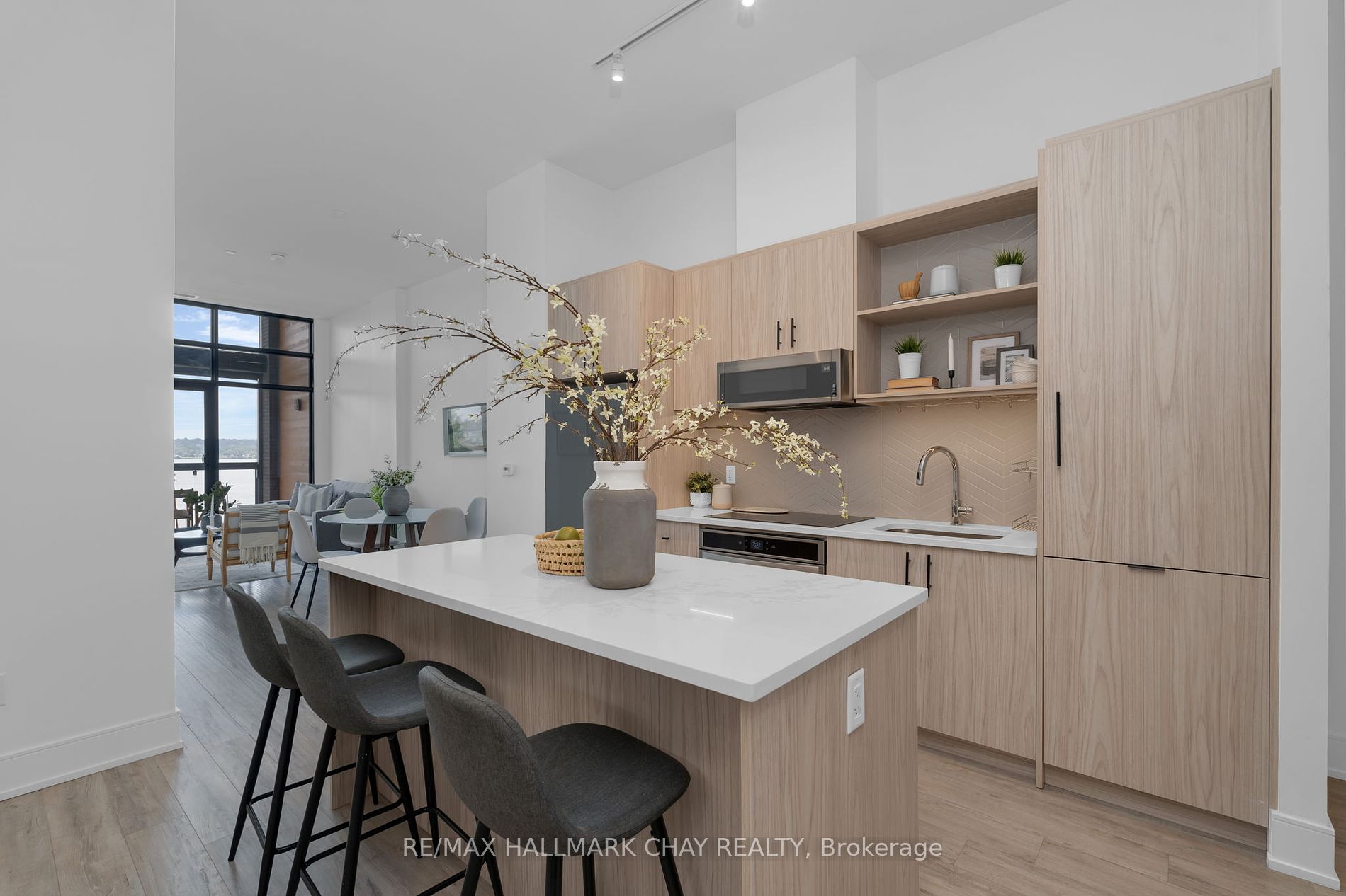 185 Dunlop St E, #105