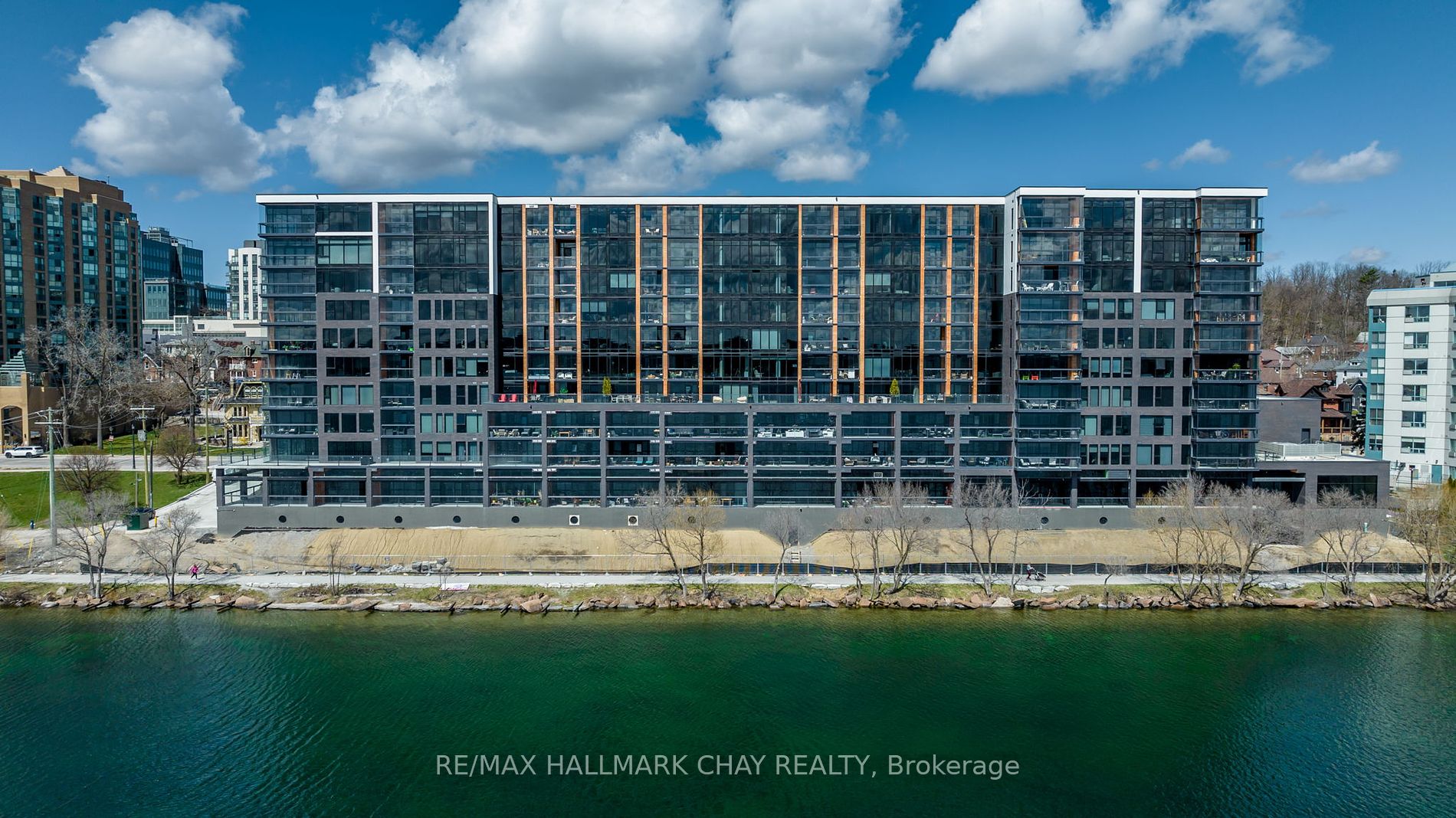 185 Dunlop St E, #105