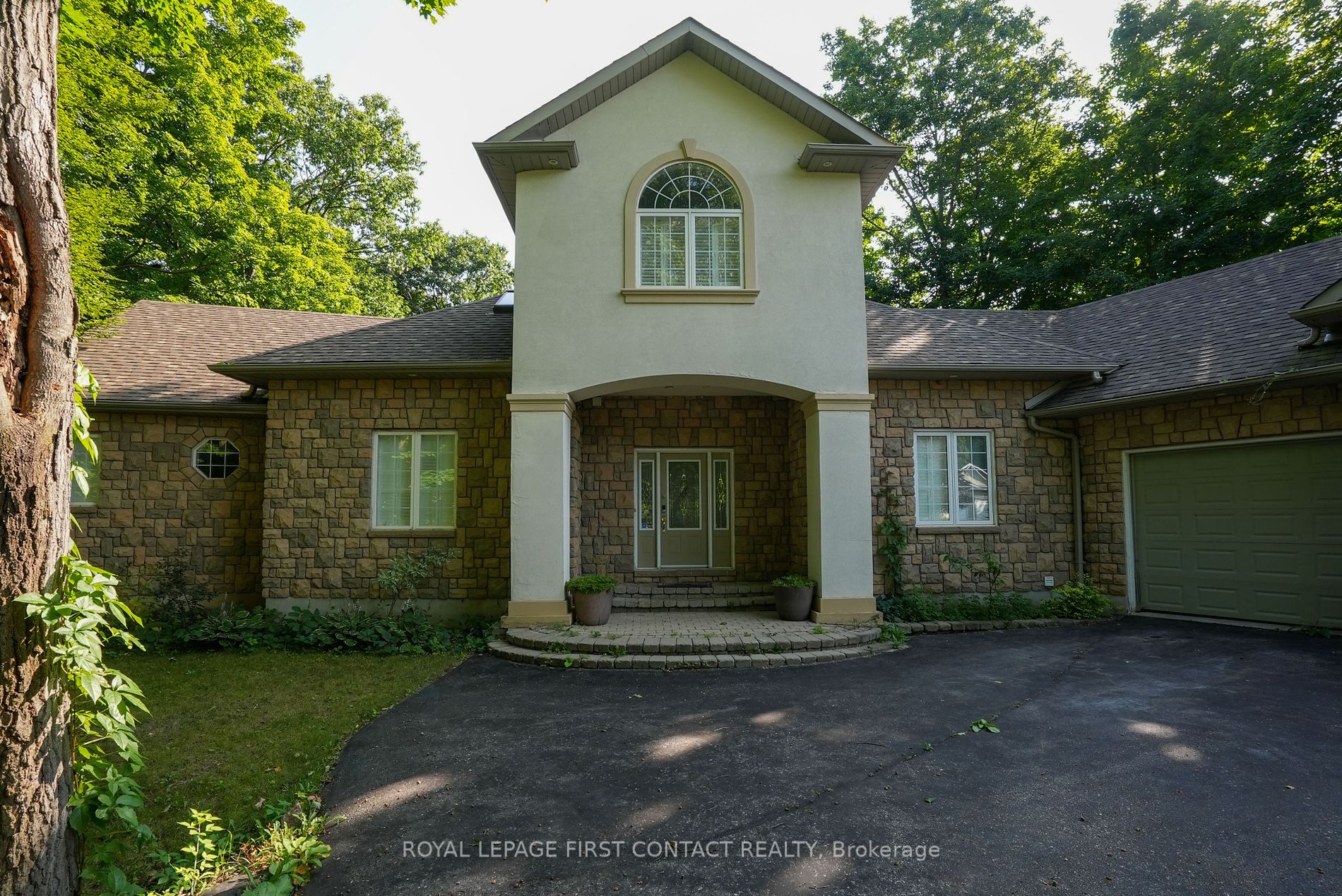 29 Glenhuron Dr