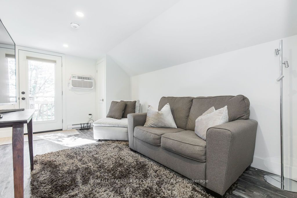 81 Parkside Dr