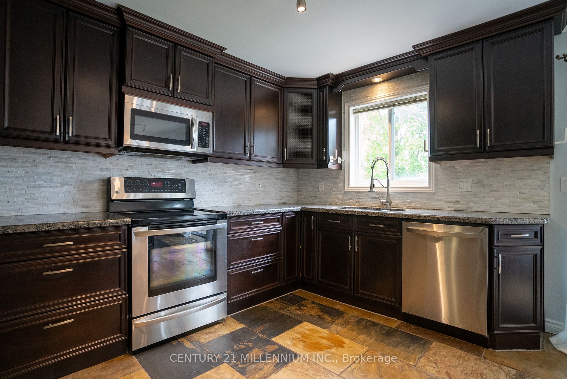 9 Whitehorn Crescent