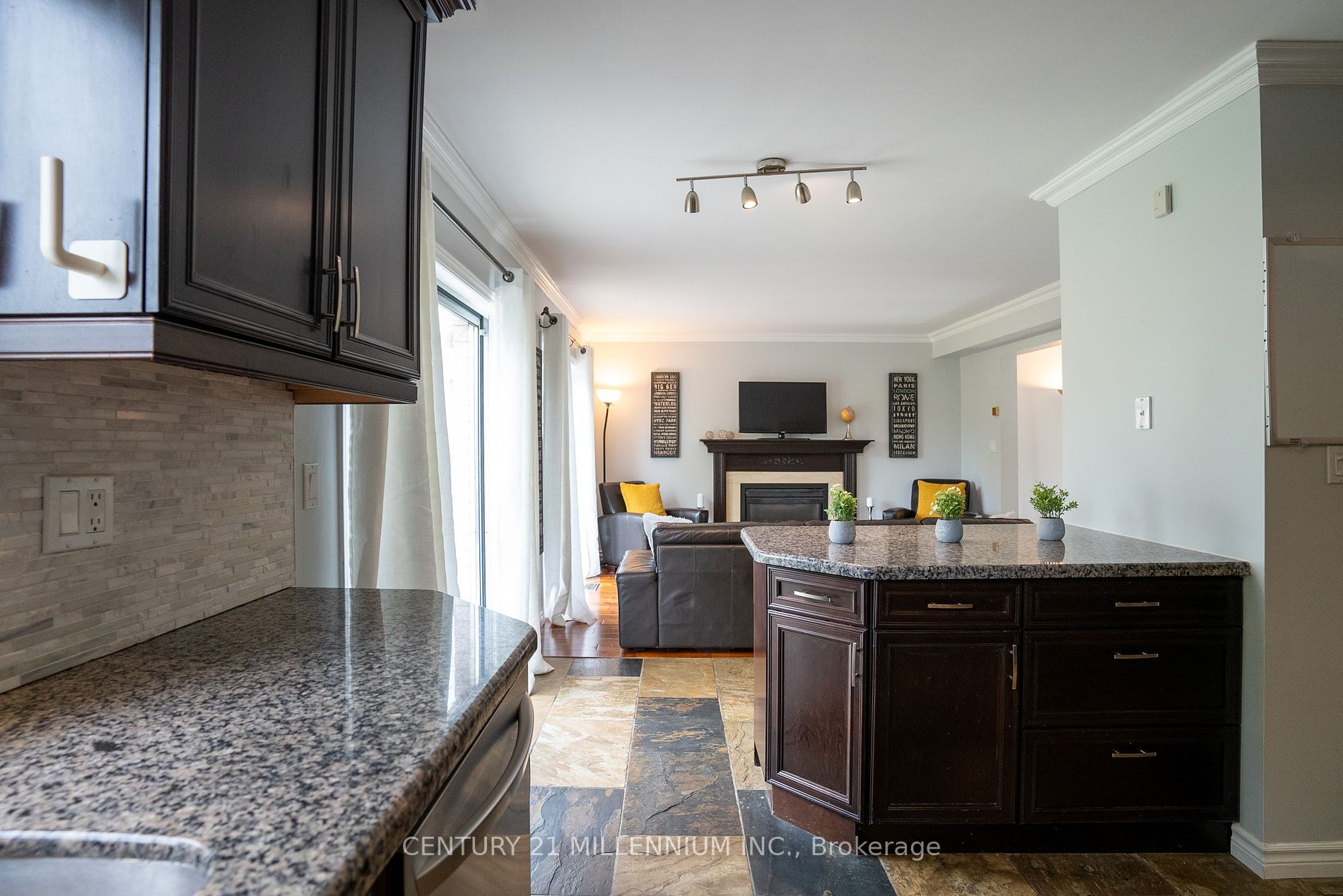 9 Whitehorn Crescent