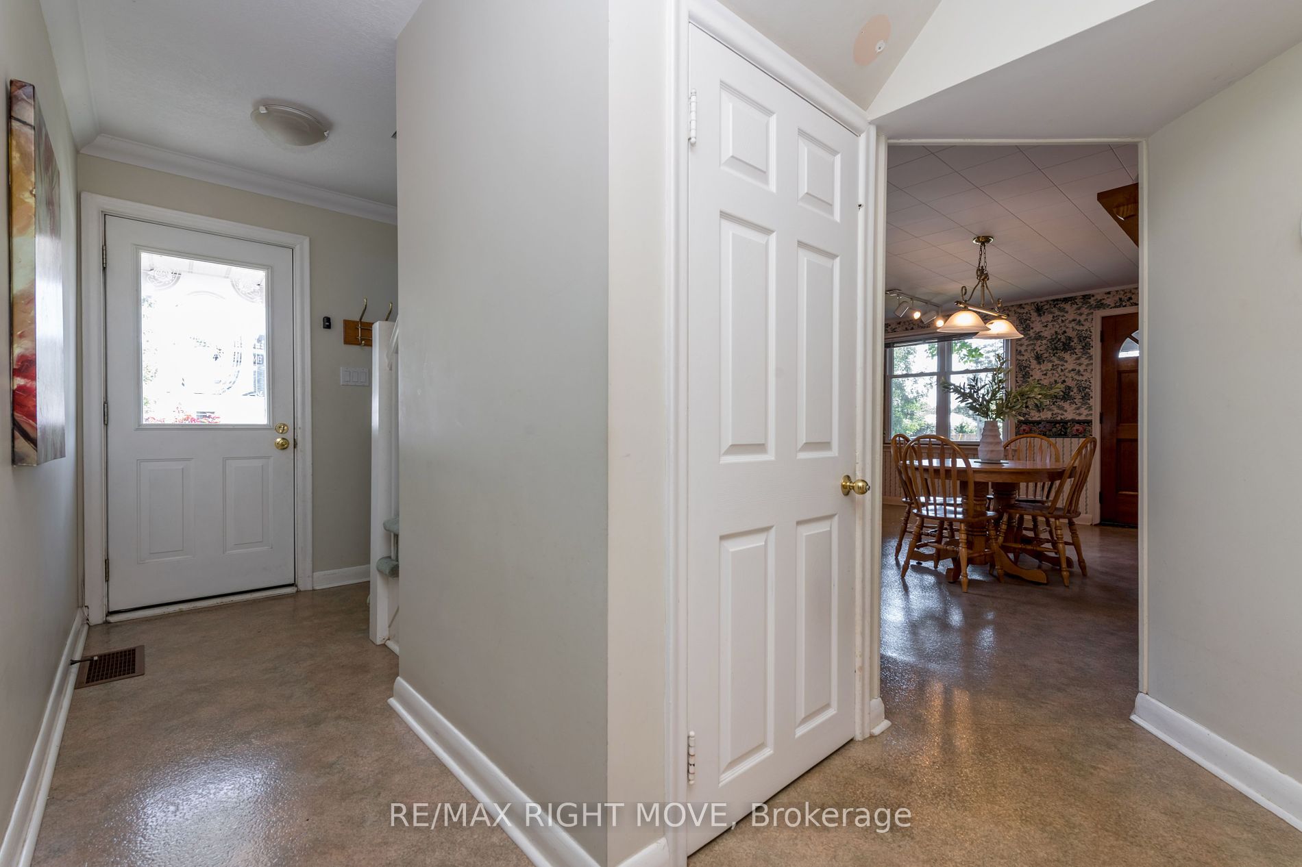 328 Colborne Street W